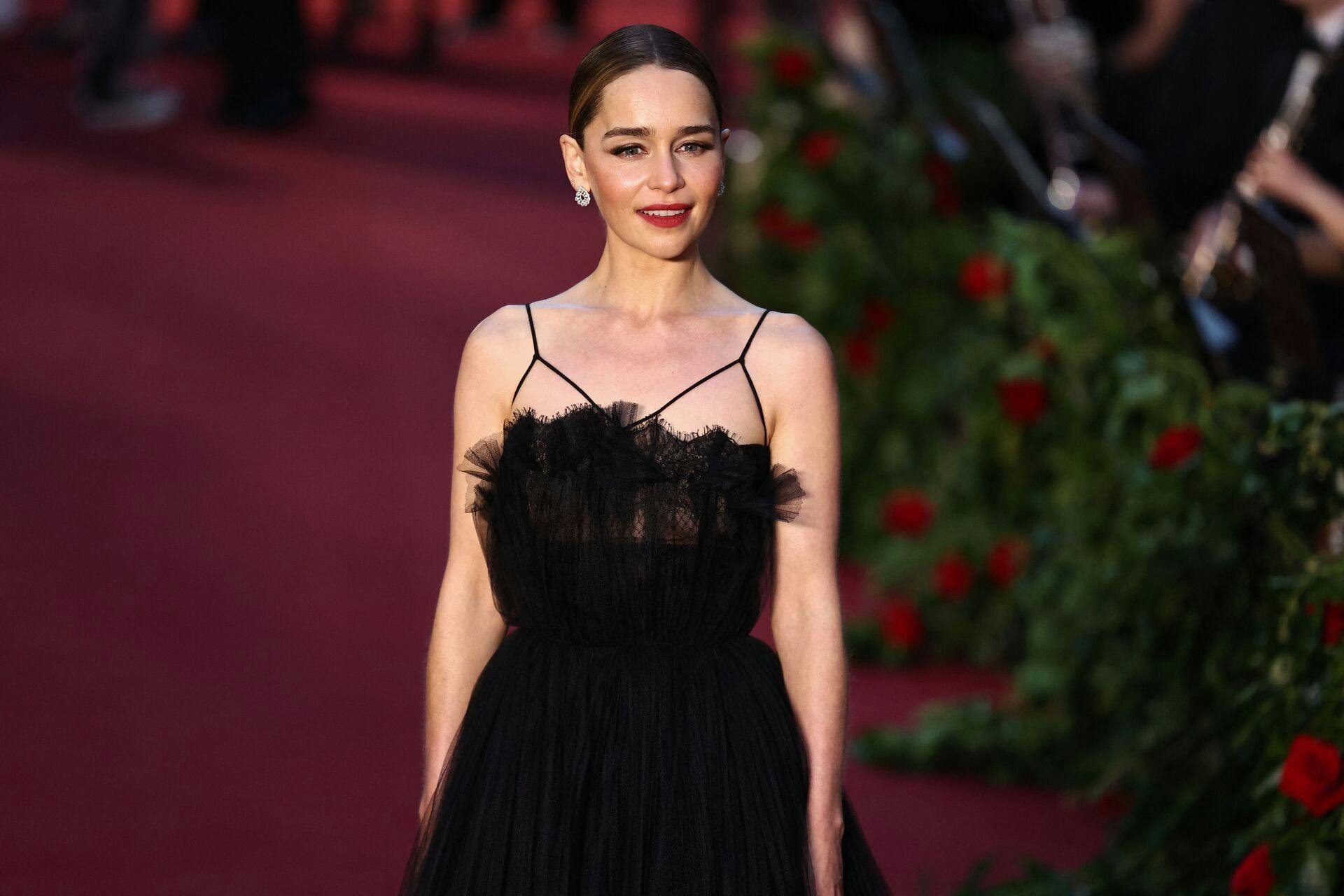 British actress Emilia Clarke poses upon arrival to attend the "Vogue World: London" event at the Theatre Royal Drury Lane in central London on the eve of London Fashion Week on September 14, 2023. (Photo by HENRY NICHOLLS / AFP)
