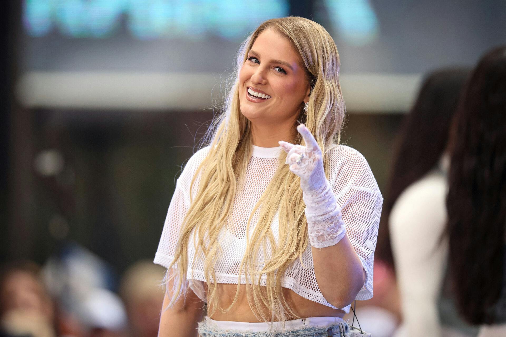 Meghan Trainor afslører onsdag, at hun nu er mor til tre børn. To sønner og en datter.
