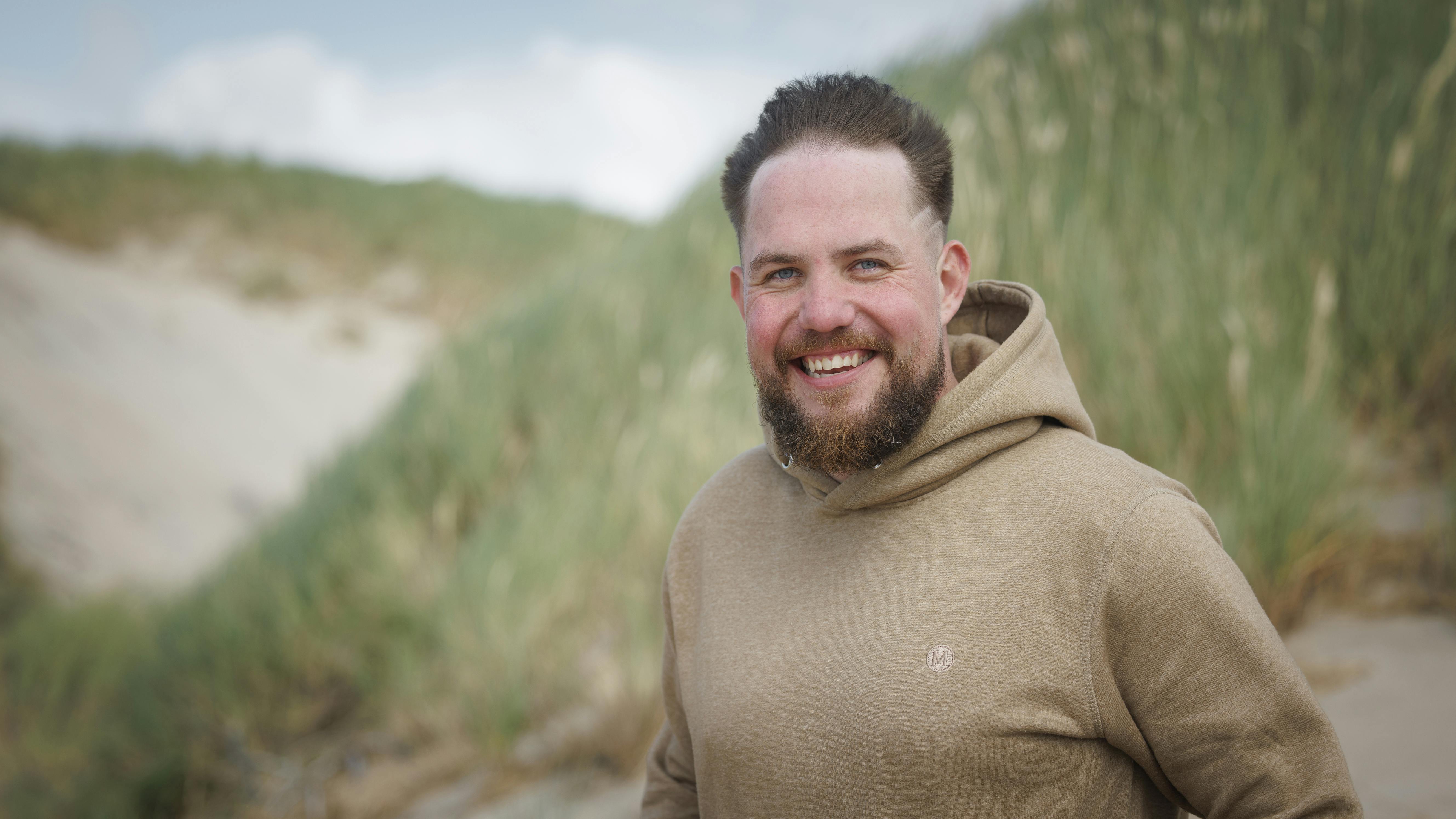 Vestjyden Jonas Hartmann overraskede på rød løber, hvor han havde en anden end kæresten med.