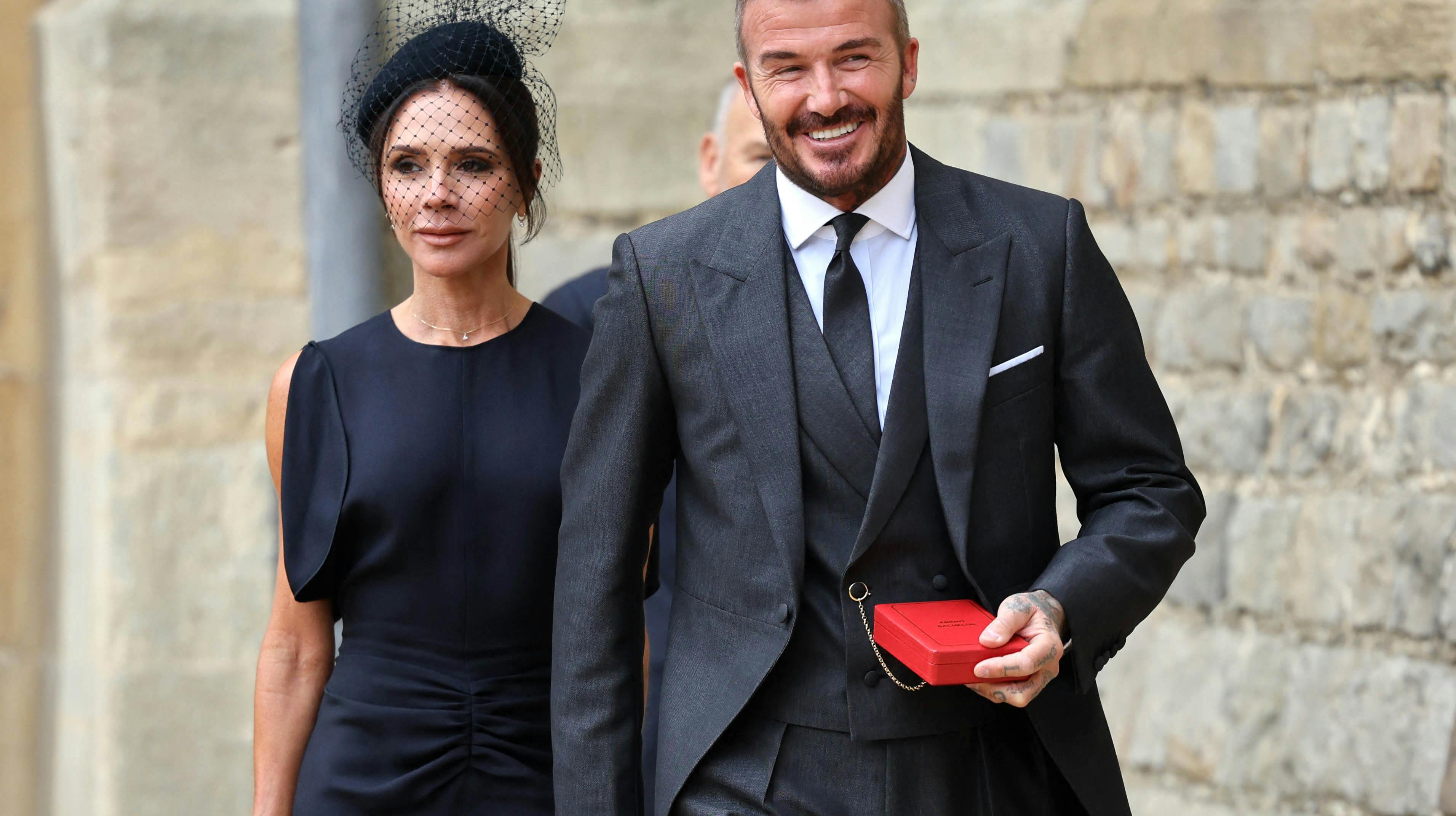 Victoria og David Beckham i november, hvor han blev slået til ridder.