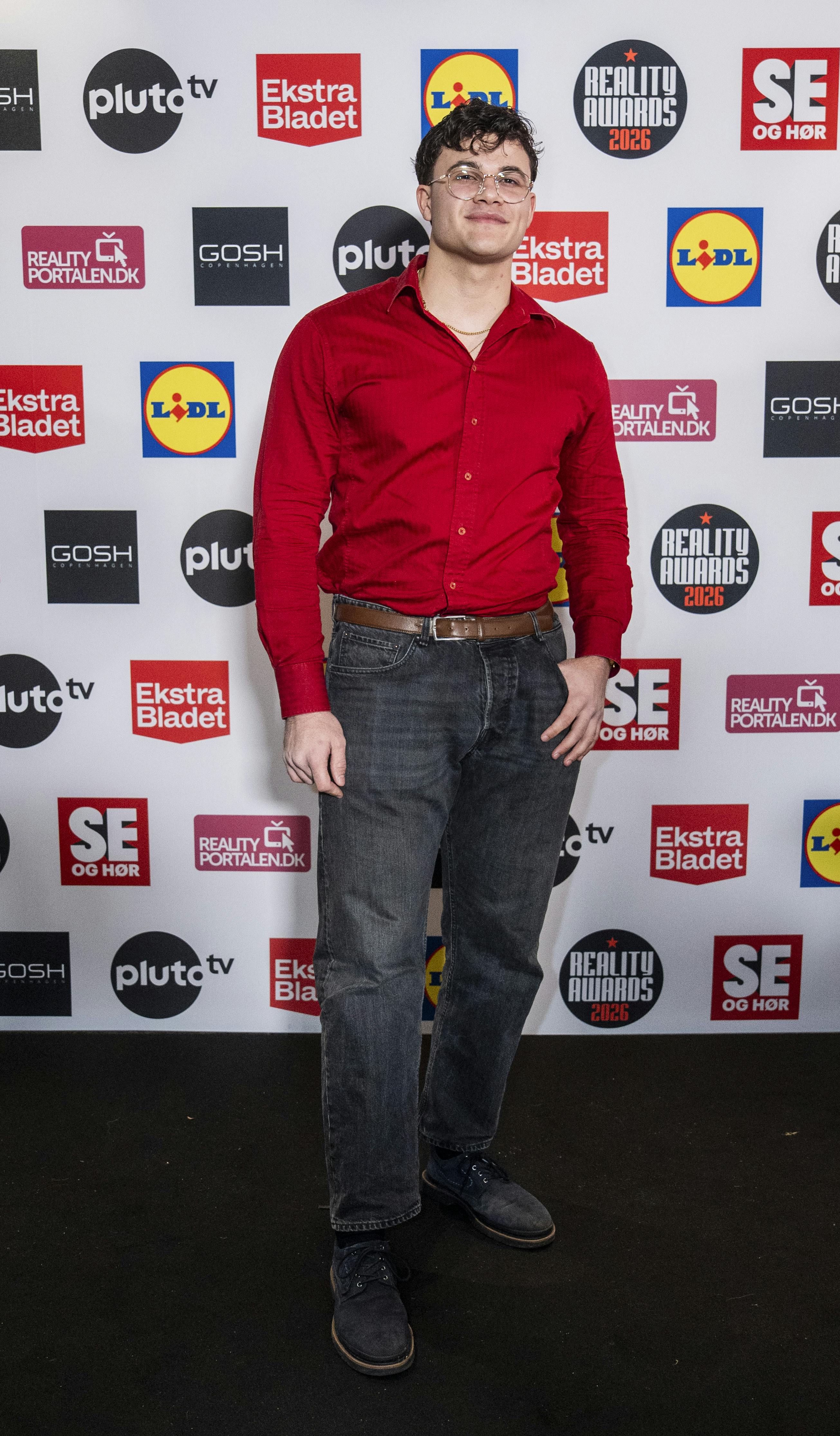 Carlos Soares Andersen var trukket i en rød skjorte til tv-festen.