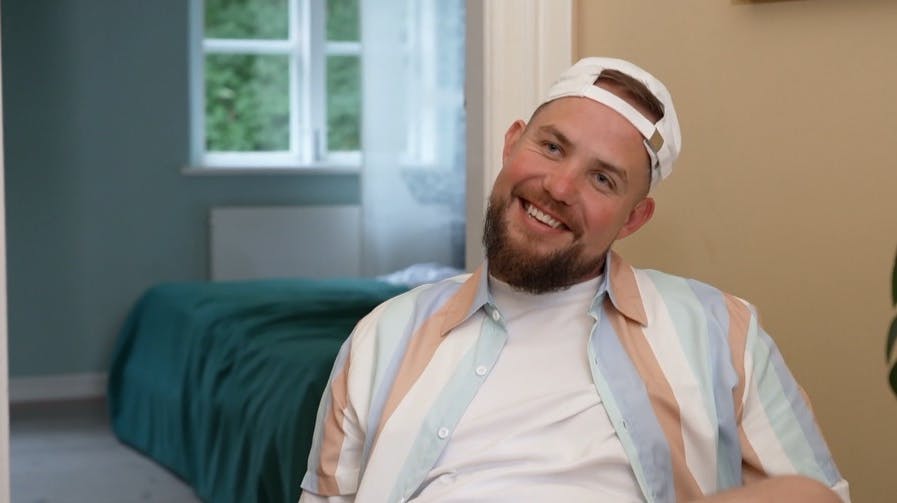 Jonas Hartmann døjer med hjertesorger i svær grad.