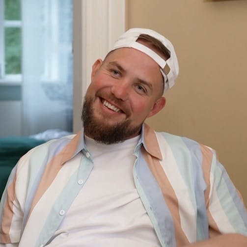 Jonas Hartmann døjer med hjertesorger i svær grad.