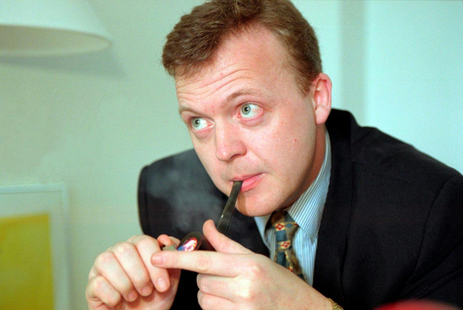 Allerede som helt ung Venstre-komet støttede Lars sig til piben.