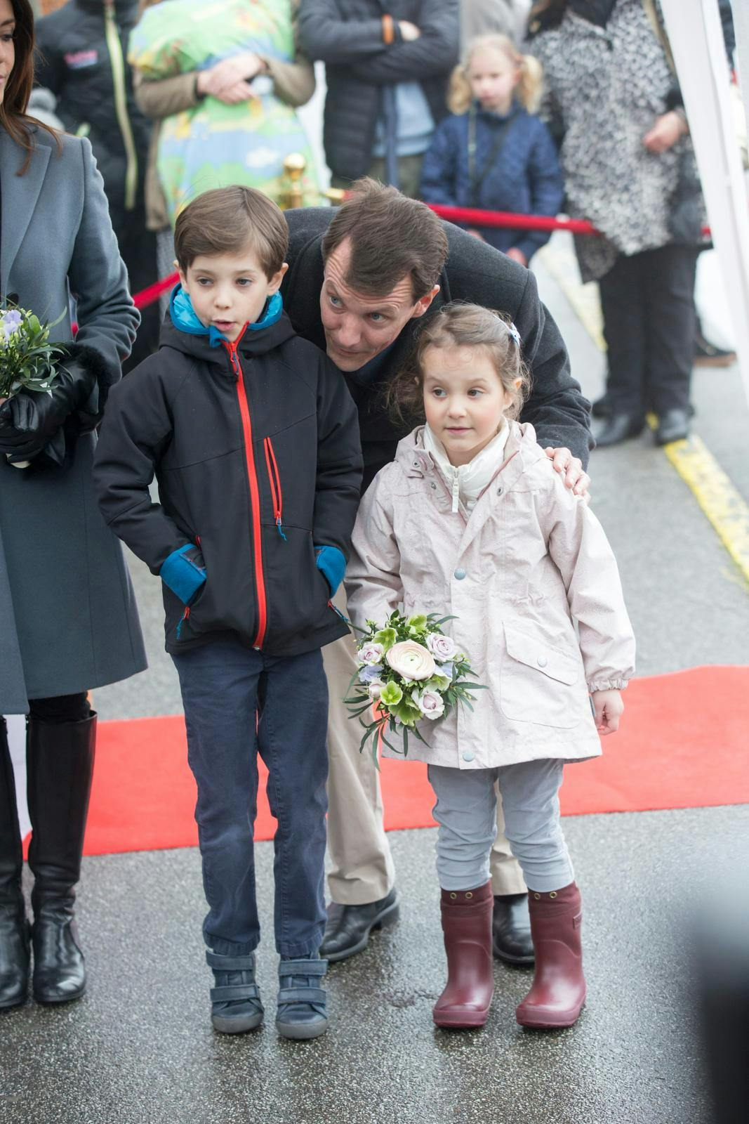 Trods en aldersforskel på to år, er komtesse Athena og grev Henrik, nu 16, næsten som uadskillelige tvillinger: – Jeg kan godt lide, at jeg ikke er så meget i offentligheden, har Athena fortalt.