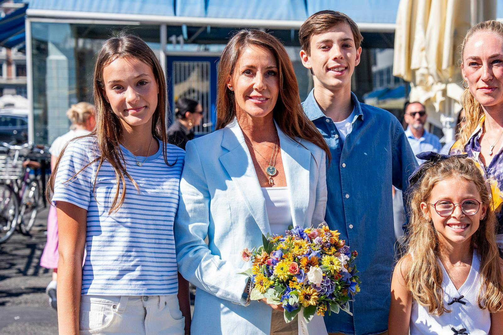 Athena er sammen med sin storebror Henrik et af kongehusets mest ubeskrevne blade. Lørdag 24. januar 2026a fylder komtessen 14 – og har oplevet mere end de fleste jævnaldrende.