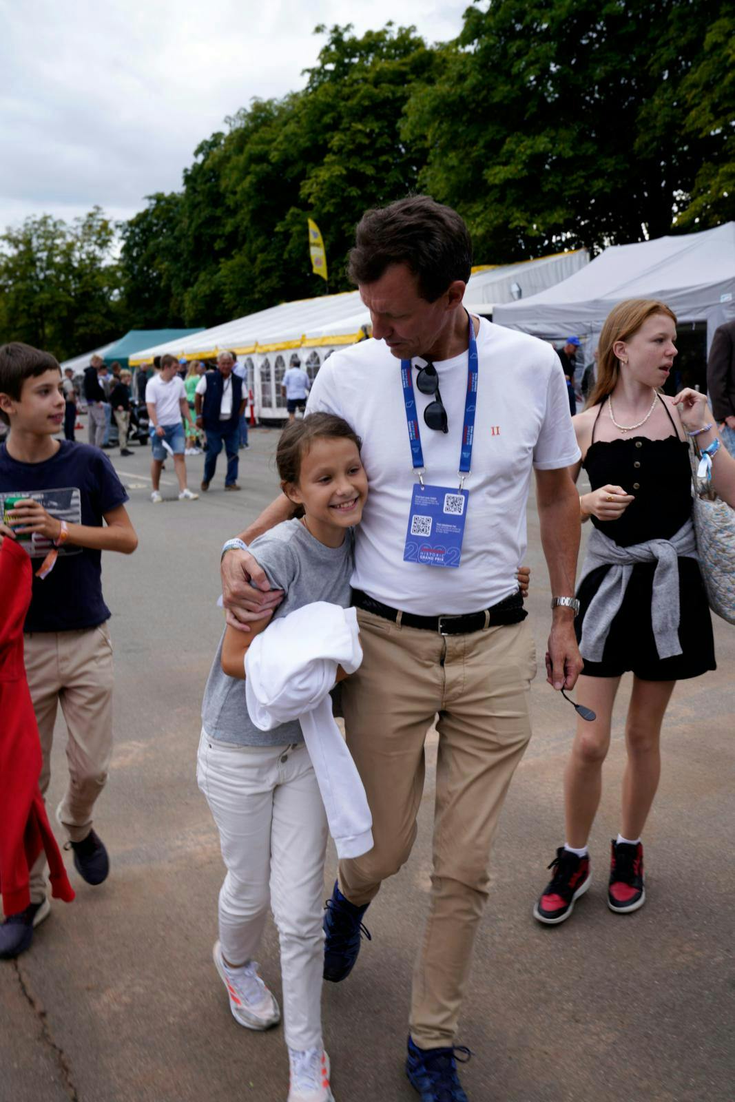 Athena elsker at være sammen med sin familie – og helst uden resten af kongeriget følger med.: – Det vigtigste er, at Athena har det godt, har prins Joachim, 56, slået fast om sin eneste datter. Selv sørger farmand her for morskaben.