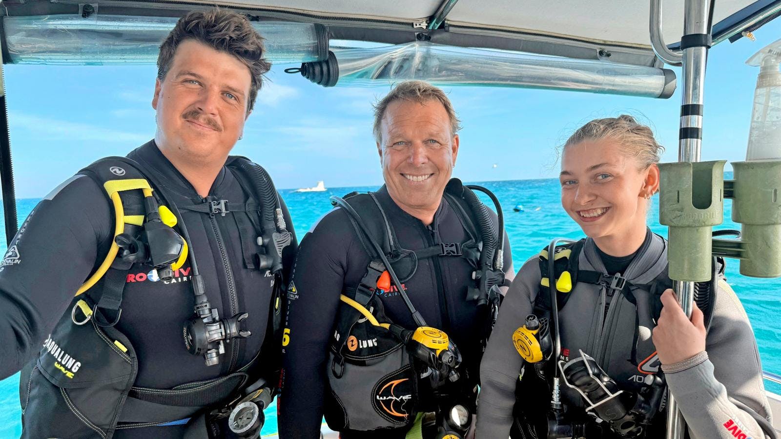 Madeleine gifter sig ind i en særdeles eventyrlysten familie. Heldigvis går hun heller ikke selv af vejen for at udfordring. Som her, da de skulle dykke med tyrehajer.