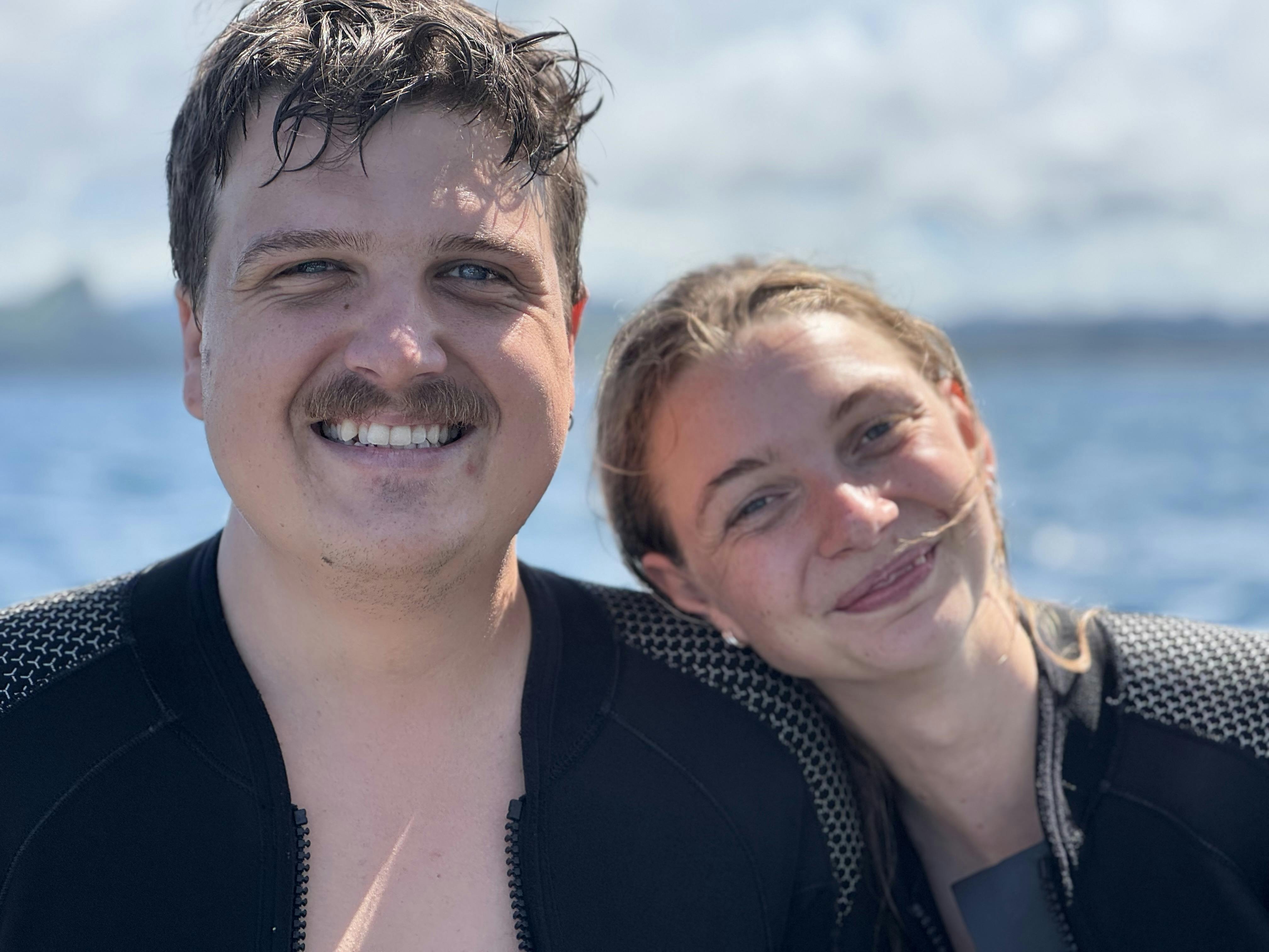 De 26-årige turtelduer Alfred Midé Erichsen og Madeleine Holbek Boldsen bliver til sommer mand og kone. Og rammerne er sat – det bliver en havefest.