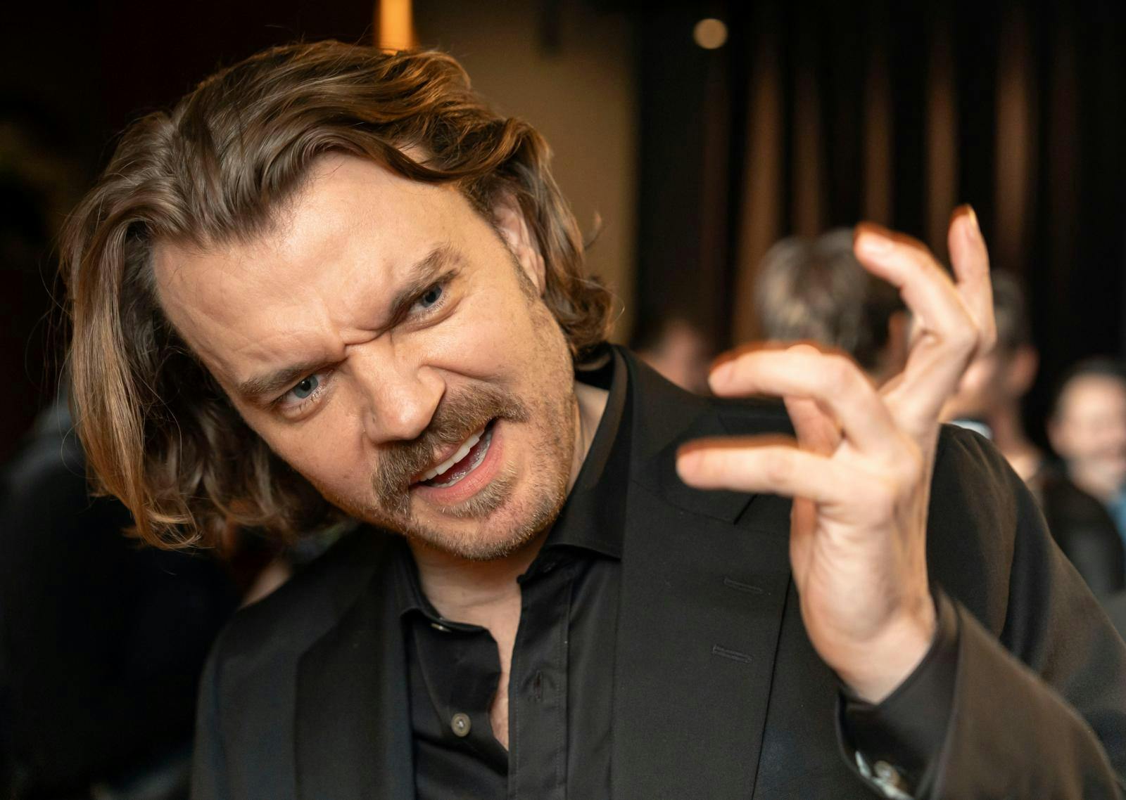 Skuespilleren er sikker på, at 2026 bliver et godt år. Han har nogle jobtilbud, som han går og tygger lidt på: – Jeg har en lille tendens til gerne at vilde fylde min hverdag ud. Det vil sige, at jeg træffer overilede beslutninger nogle gange. ‘26 bliver kunstens år, siger han.