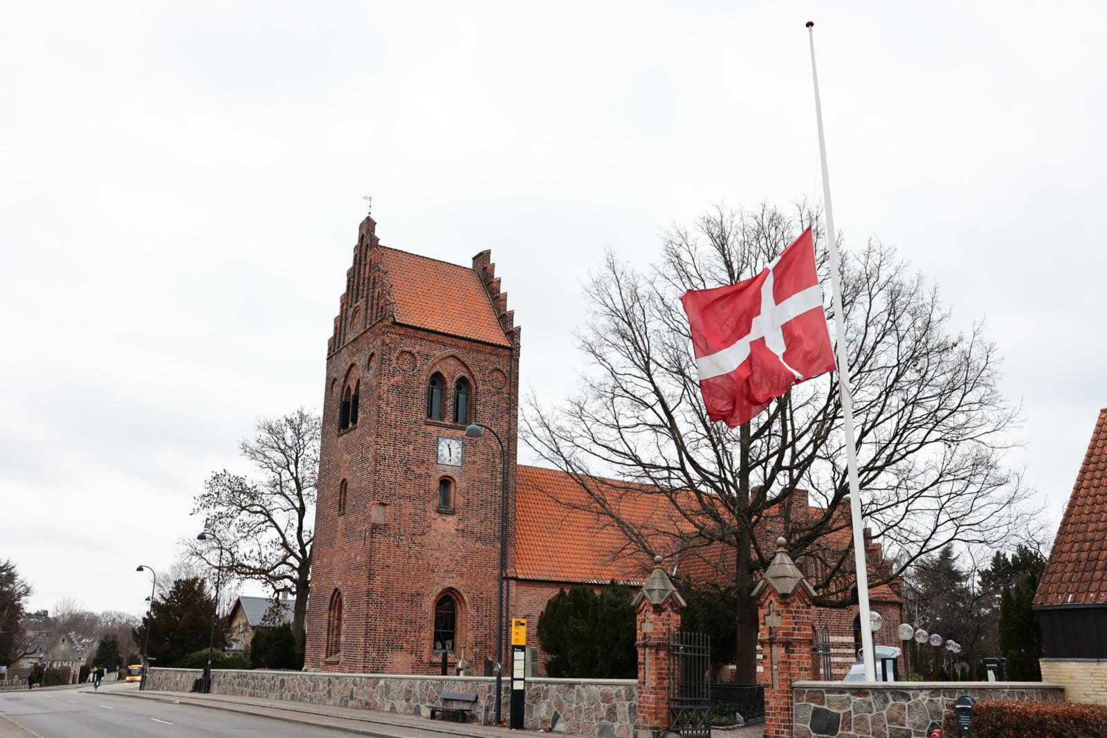 Bisættelsen fandt sted fra Gentofte Kirke.