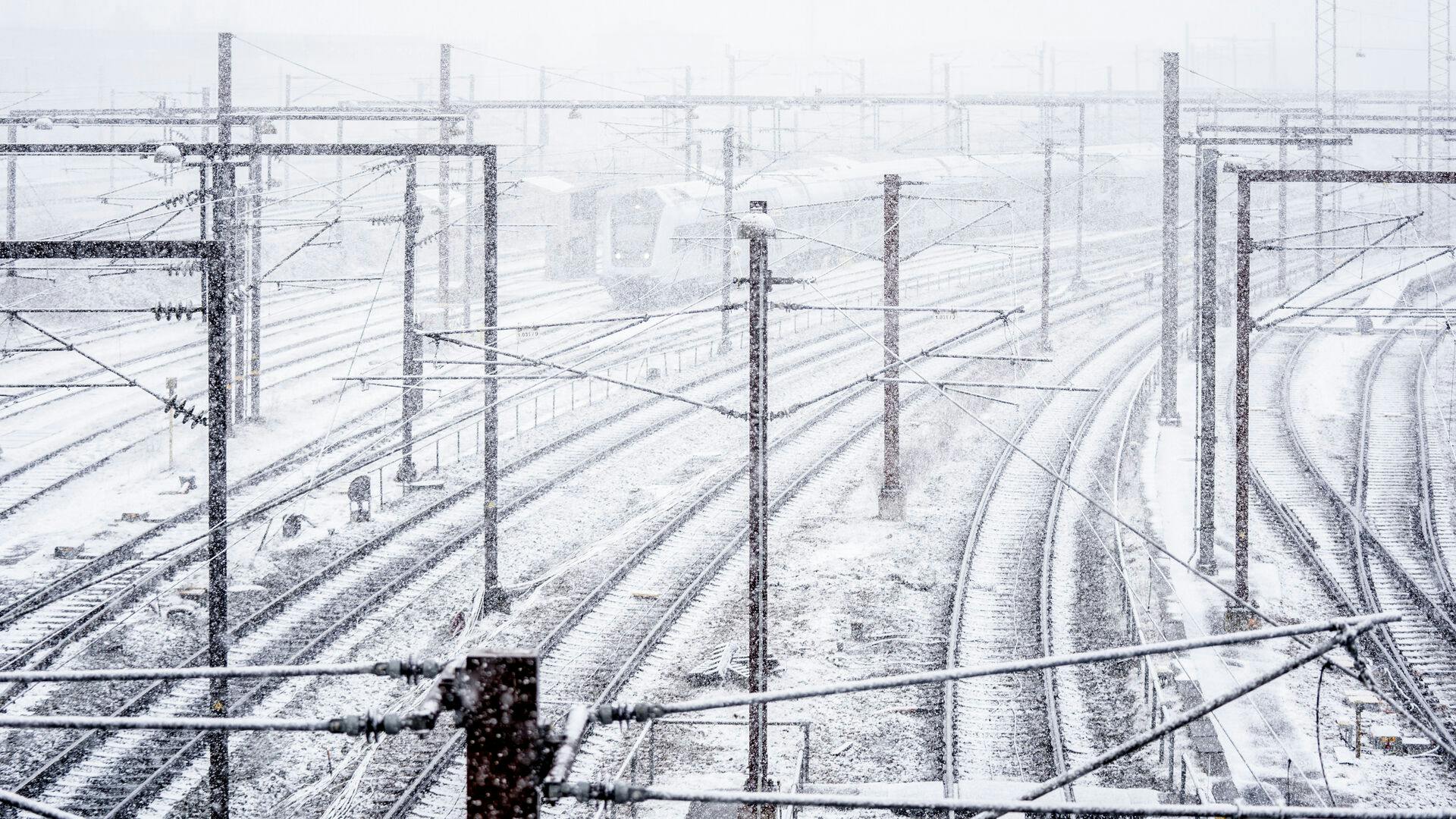 Der kører færre tog i løbet af mandagen.