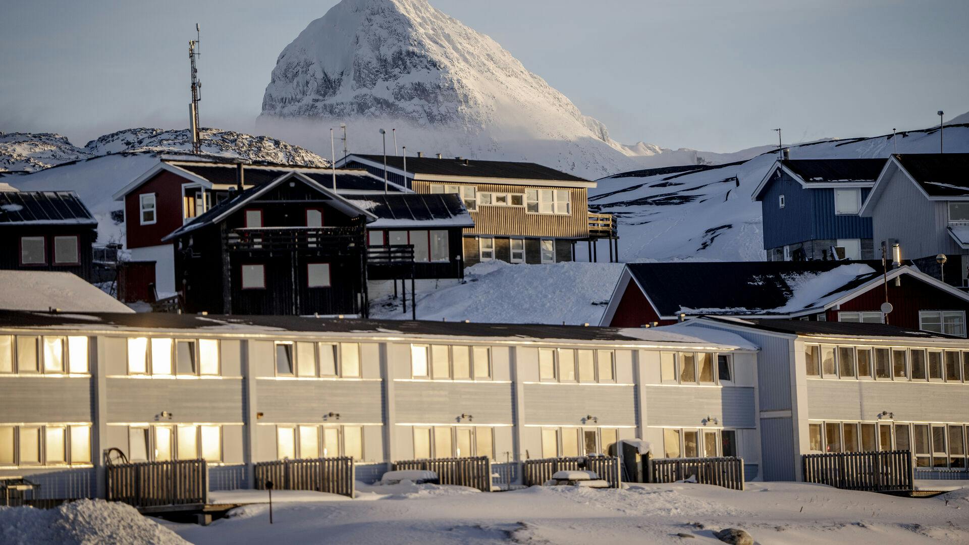 I nat gik strømmen pludselig i Nuuk, og først til morgen var der igen el, vand og varme i den grønlandske hovedstad.
