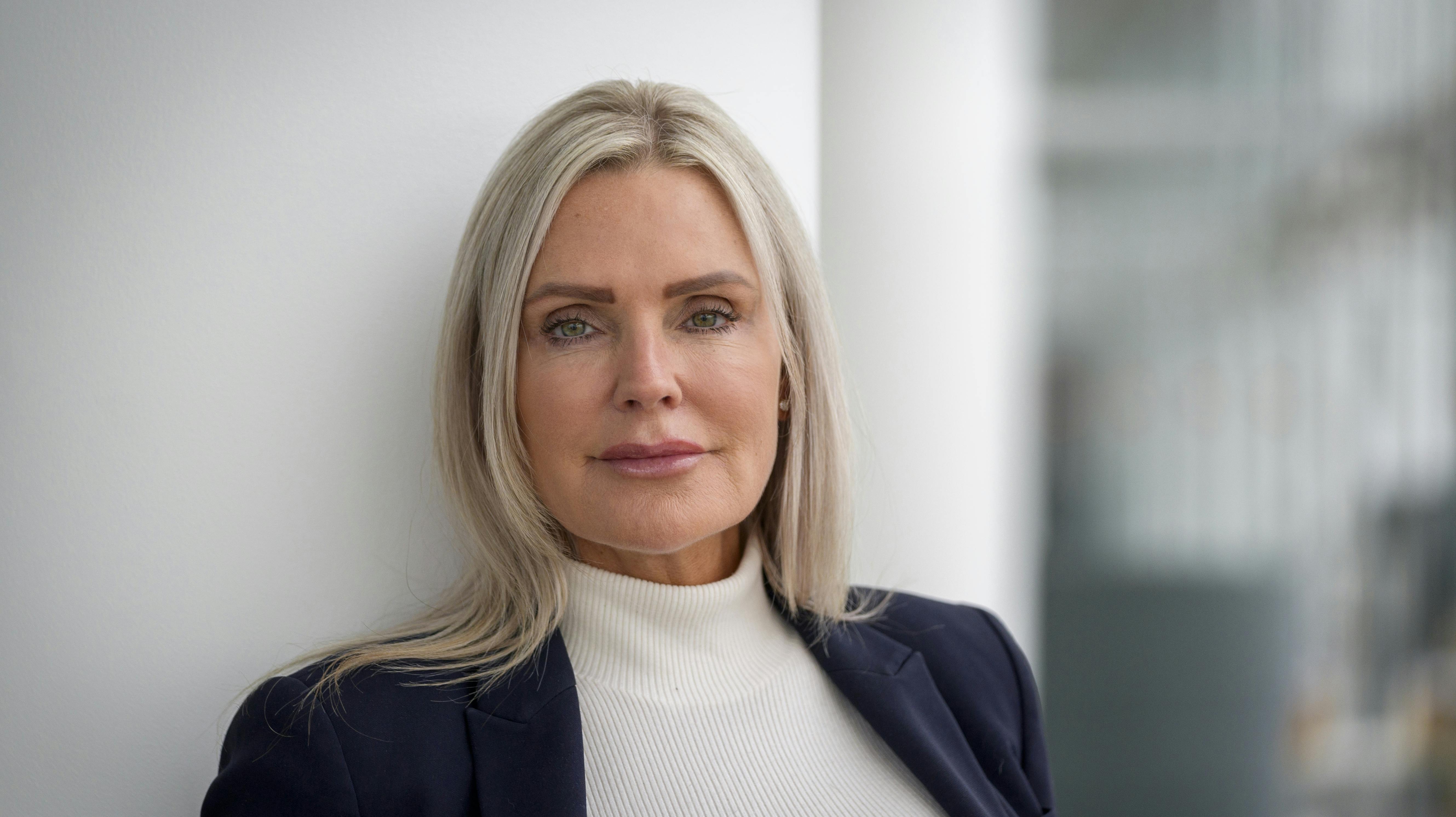 Janni Ree er ulykkelig over at have mistet sin papfar Johnny pludseligt.