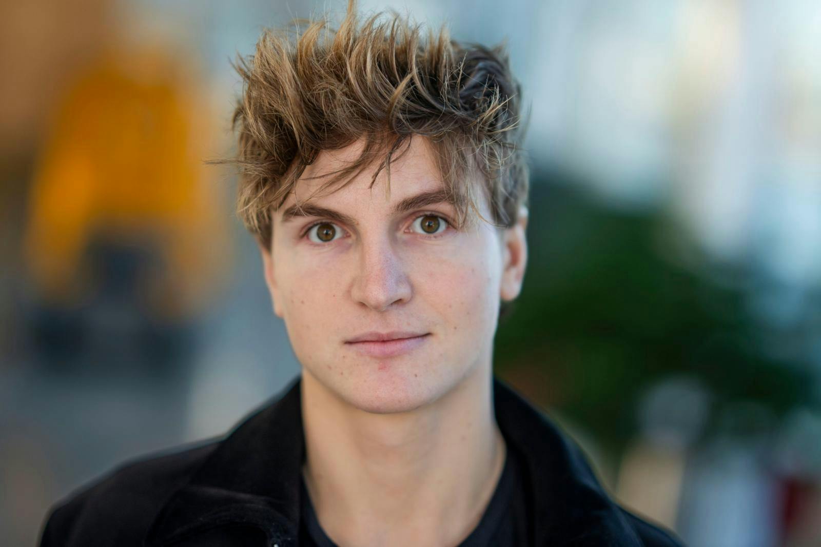 Karl Weihe har lavet en digital hovedrengøring. Frygten for en shitstorm har fået ham til at slette fælles videoer og billeder med sin makker for at beskytte sit eget brand.