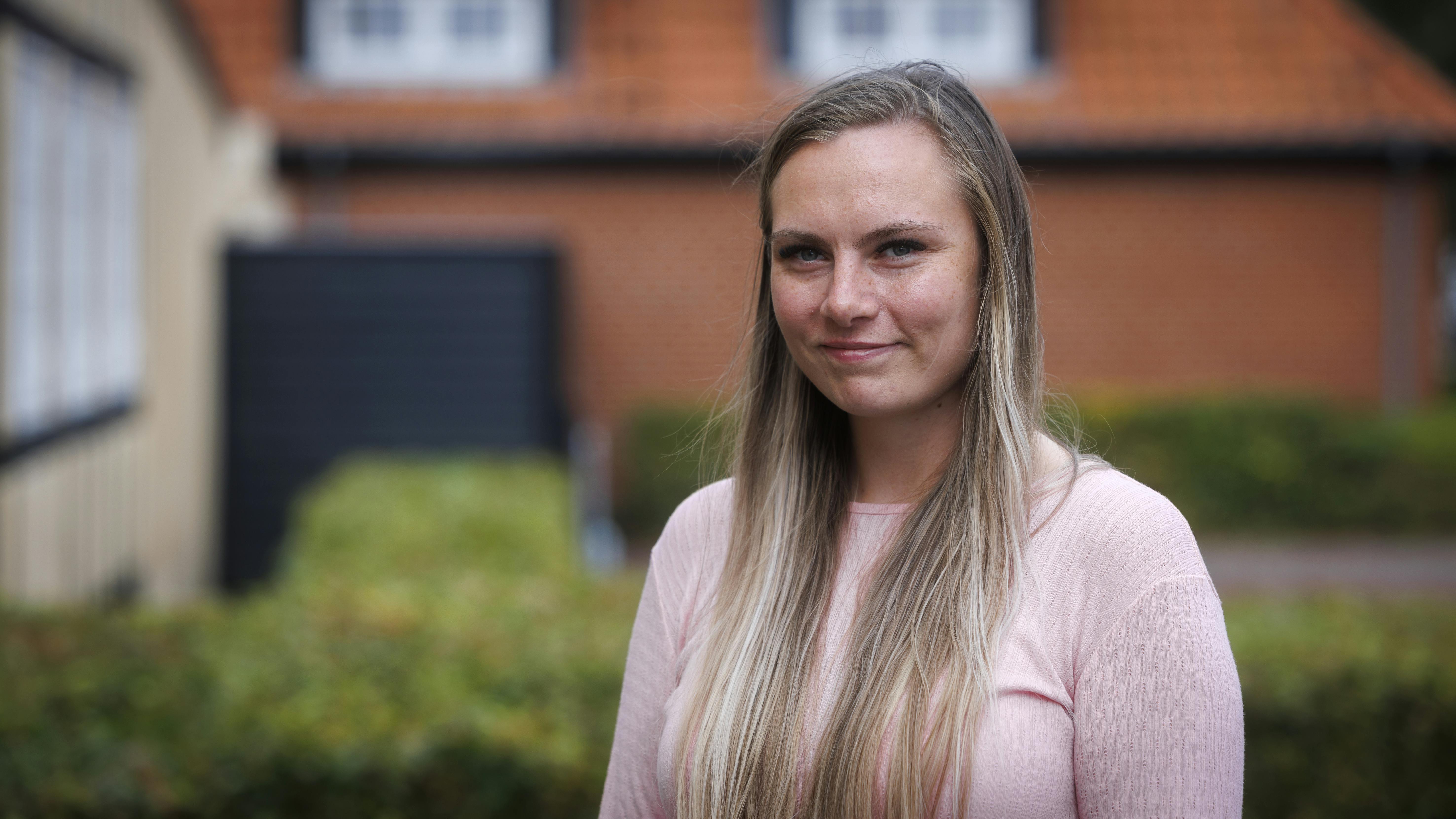 27-årige Cecilie Villekær vender hoveder på hver en kragehan i sæson syv.