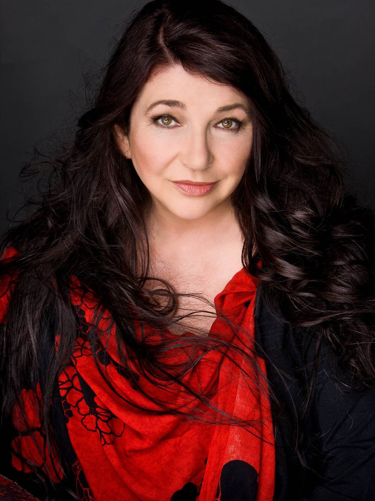 (ARKIV) (FILES) - An undated handout picture released by the Fish People record label on March 21, 2014 shows British musician Kate Bush posing at an undisclosed location. The pop singer makes her long-awaited return to the stage on August 26, 2014, 35 years after ending her only previous live tour at the same London venue. RESTRICTED TO EDITORIAL USE - MANDATORY CREDIT " AFP PHOTO / FISH PEOPLE / TREVOR LEIGHTON "Mandag den 30. juli fylder den britiske sangerinde Kate Bush 60 år