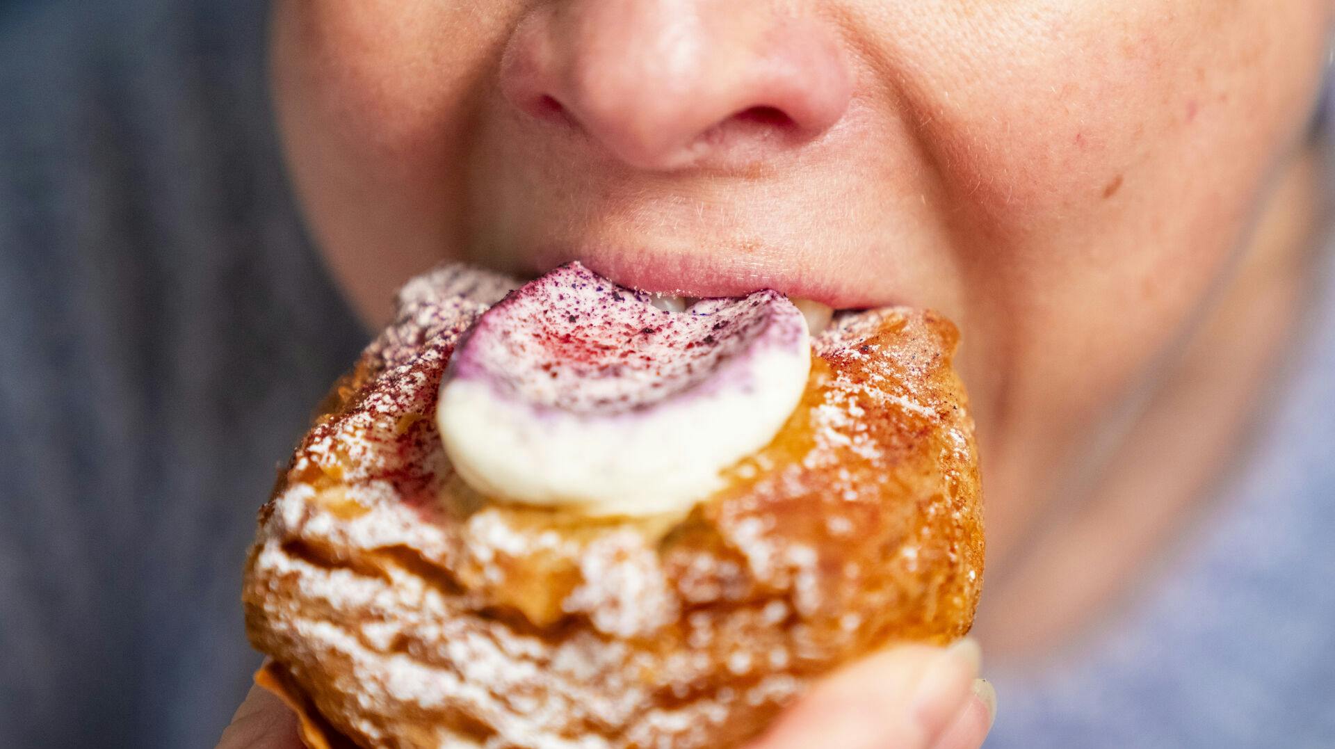 Dansk bager har ramt en guldåre af fløde og creme, der får kunderne til at valfarte til butikken.