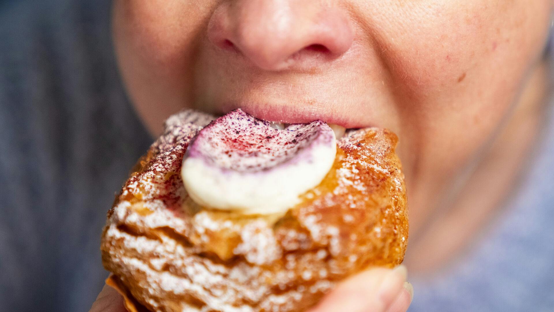 Dansk bager har ramt en guldåre af fløde og creme, der får kunderne til at valfarte til butikken.