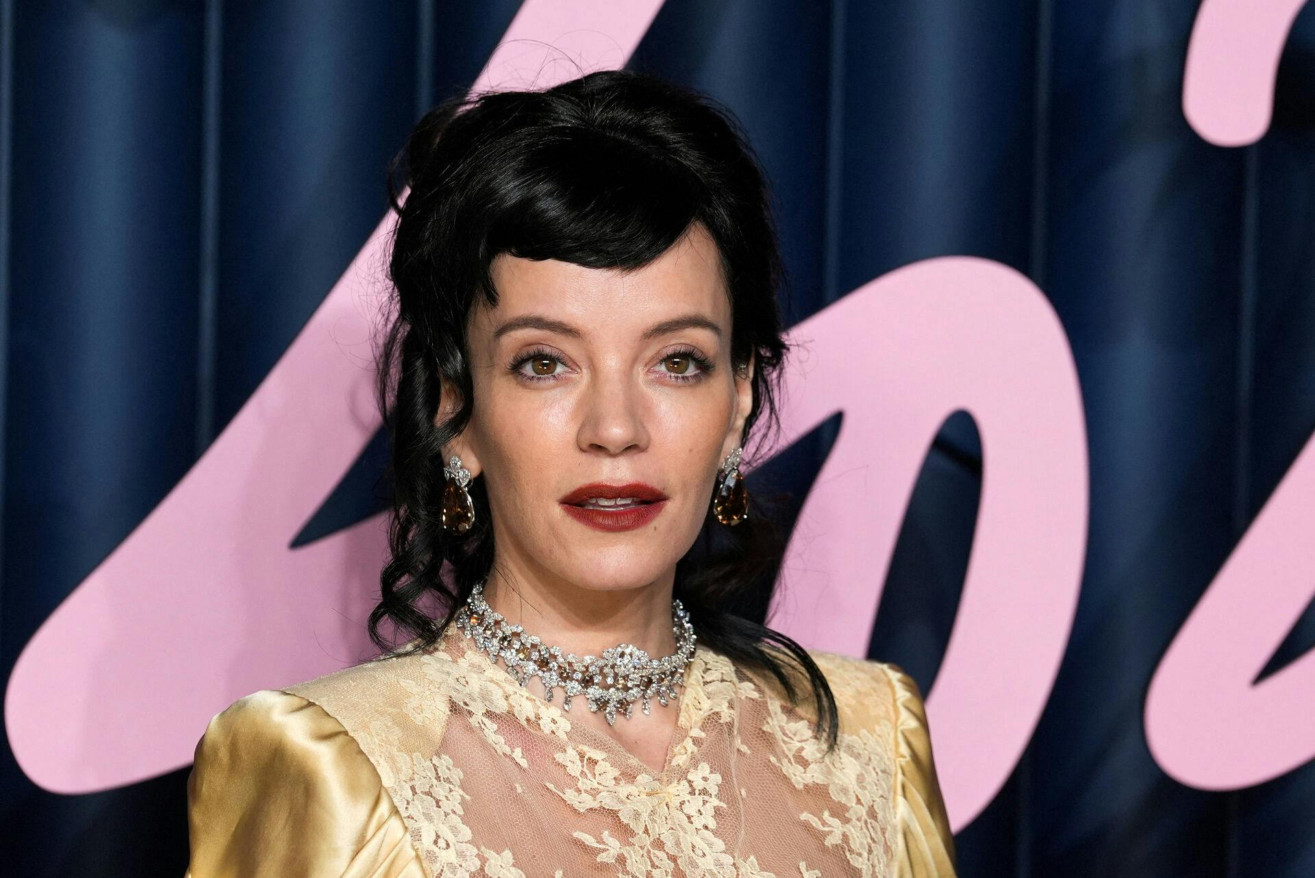 Lily Allen skal spille på årets Roskilde Festival.