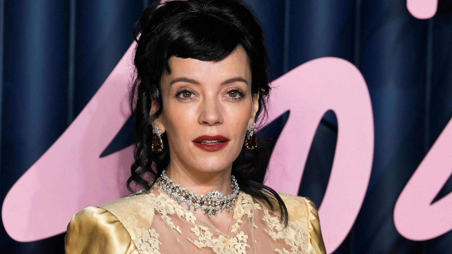 Lily Allen skal spille på årets Roskilde Festival.