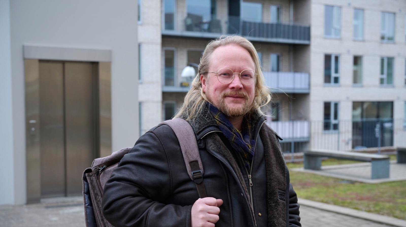 Markus Hvass er tiltalt for så omfattende chikane og brud på tilhold, at det ifølge anklagemyndigheden skal straffes som stalking. Selv nægter han dog anklagerne.