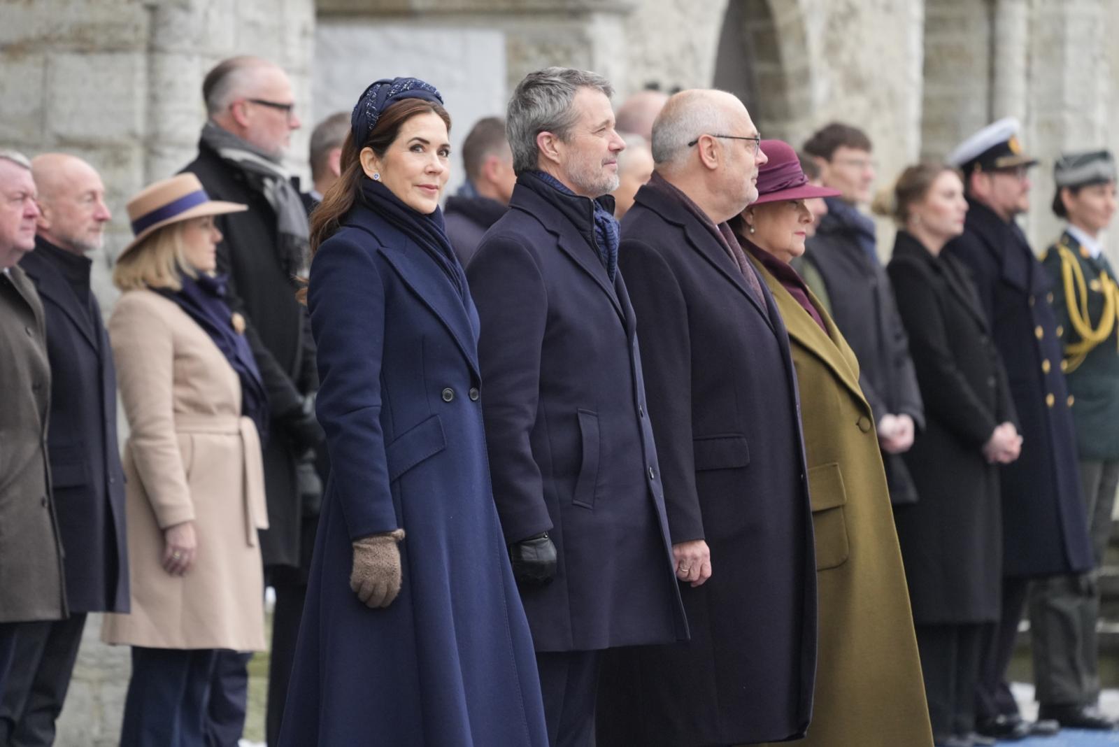 Dronning Mary og kong Frederik hyldet i Estland | SE og HØR