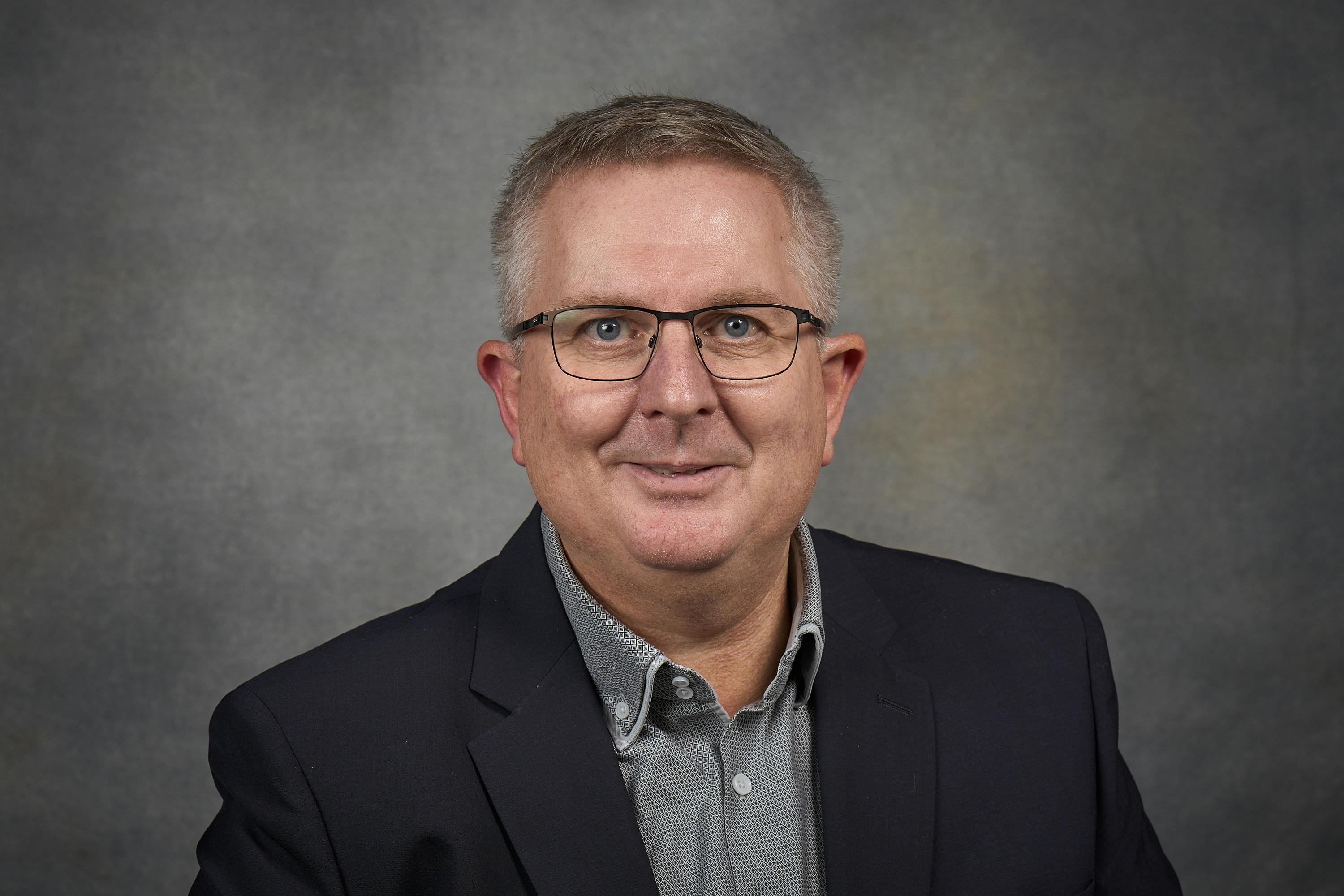 Den nu forhenværende formand Benny Yssing må pakke kontoret efter afsløringer i Ekstra Bladet om et hemmeligt forhold med en kollega.