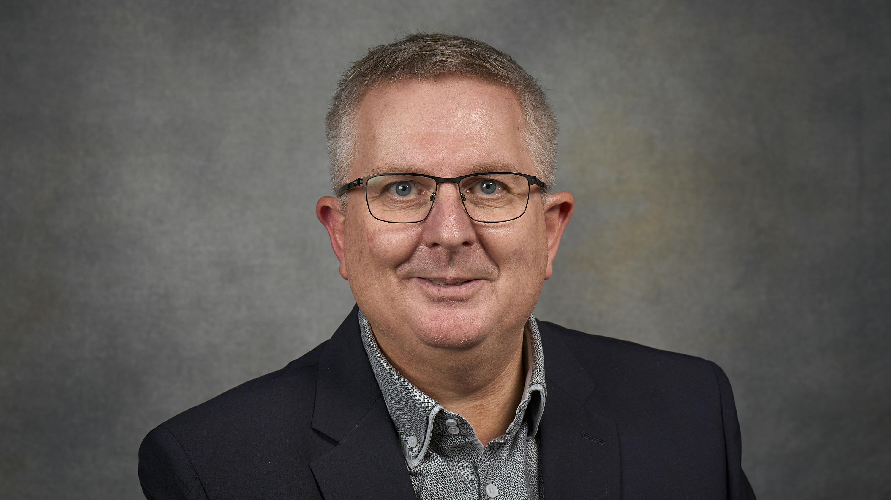 Den nu forhenværende formand Benny Yssing må pakke kontoret efter afsløringer i Ekstra Bladet om et hemmeligt forhold med en kollega.