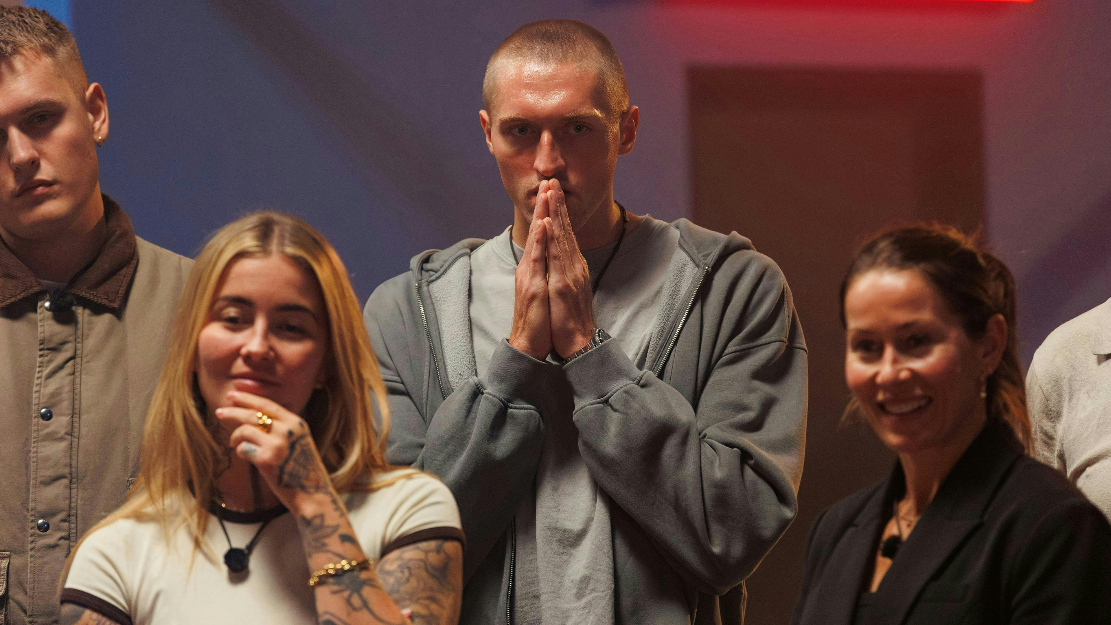 Det kom som et chok, da Victor Emil Busk skulle forlade "Spillet". Især for ham selv.Det kom som et chok, da Victor Emil Busk skulle forlade "Spillet". Især for ham selv.