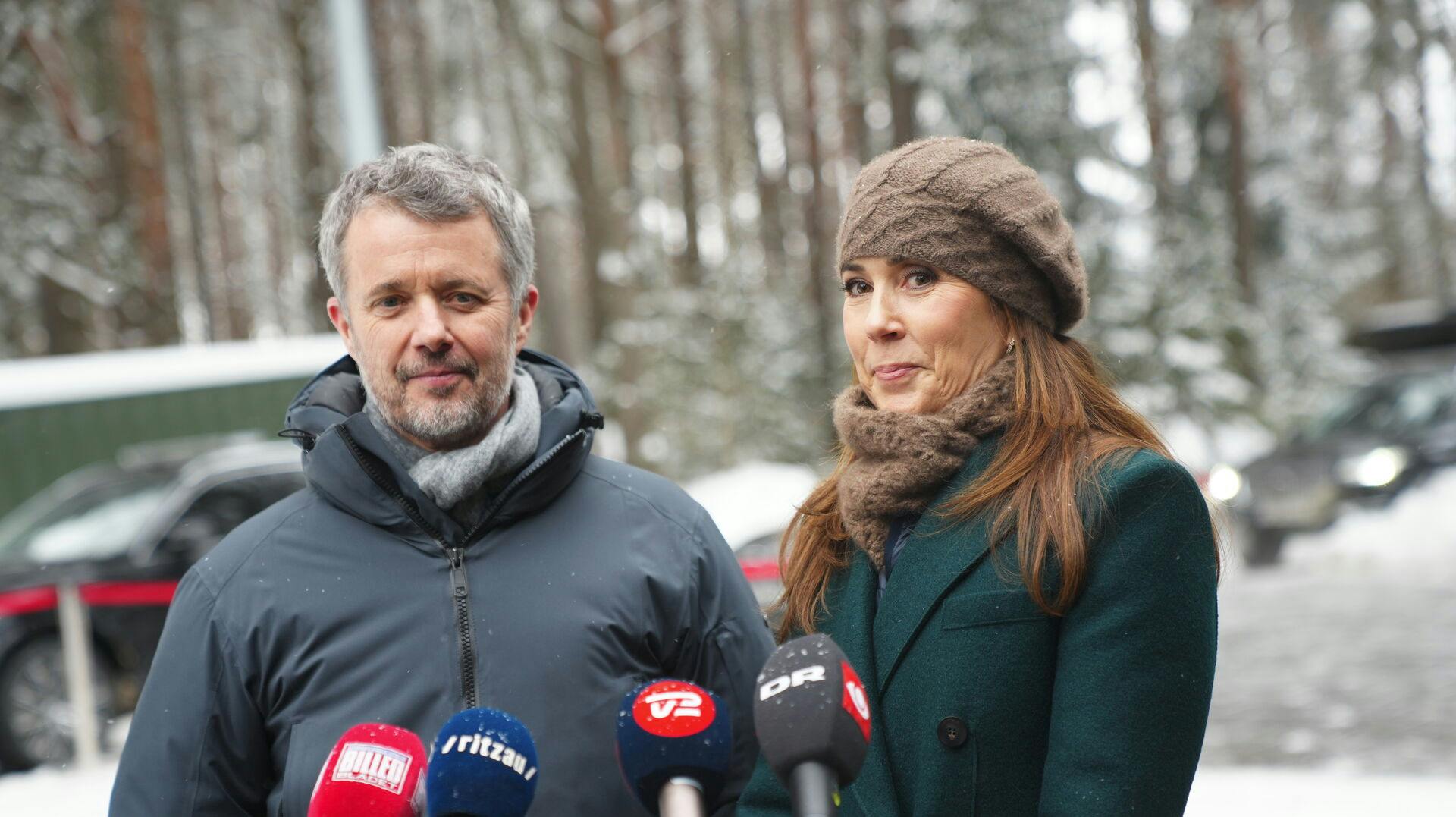 Under statsbesøget i Litauen har Kong Frederik i dag afsløret, at han og dronningen besøger Grønland fra den 18. til 20. februar. Besøget kommer som en direkte reaktion på den seneste tids internationale fokus og bekymring i det grønlandske samfund
