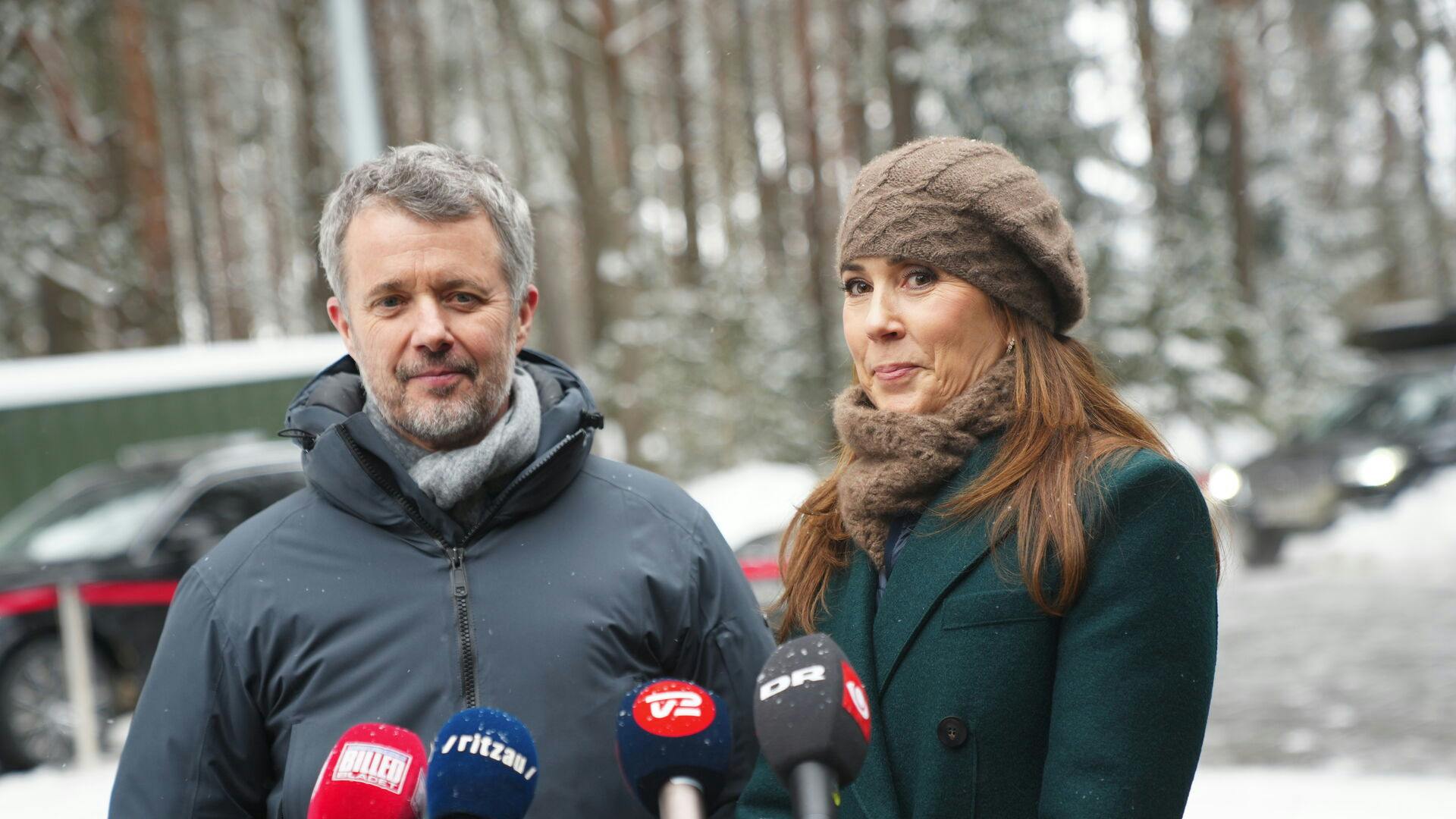 Under statsbesøget i Litauen har Kong Frederik i dag afsløret, at han og dronningen besøger Grønland fra den 18. til 20. februar. Besøget kommer som en direkte reaktion på den seneste tids internationale fokus og bekymring i det grønlandske samfund