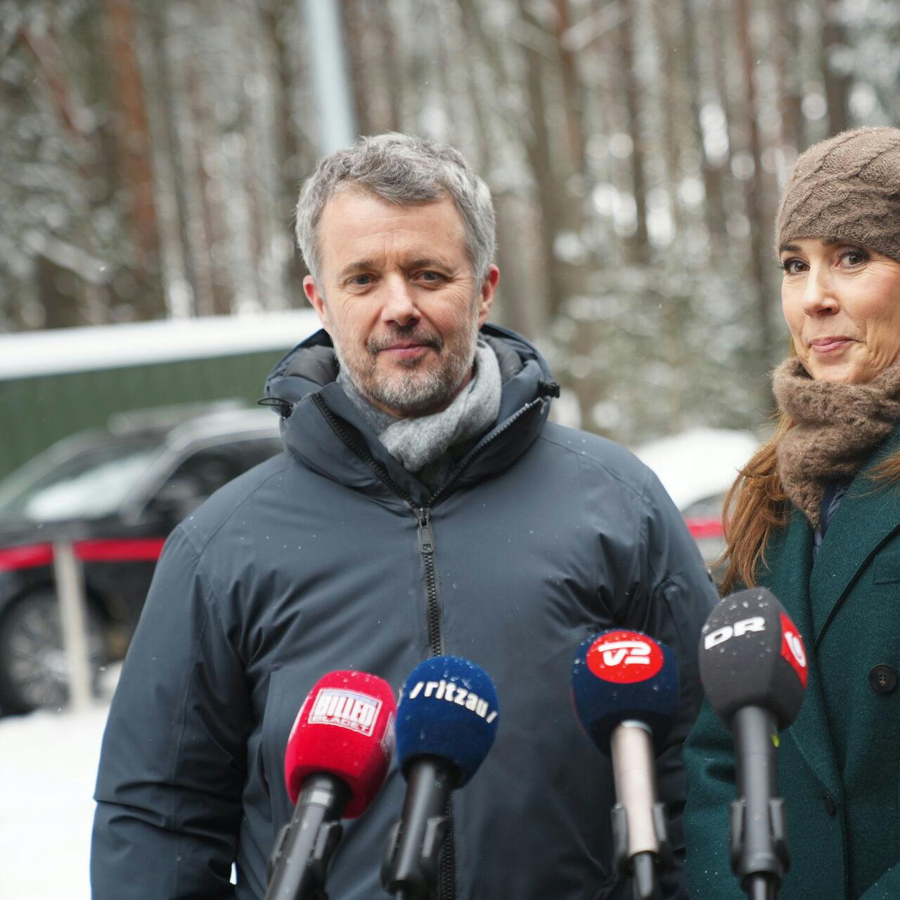 Under statsbesøget i Litauen har Kong Frederik i dag afsløret, at han og dronningen besøger Grønland fra den 18. til 20. februar. Besøget kommer som en direkte reaktion på den seneste tids internationale fokus og bekymring i det grønlandske samfund