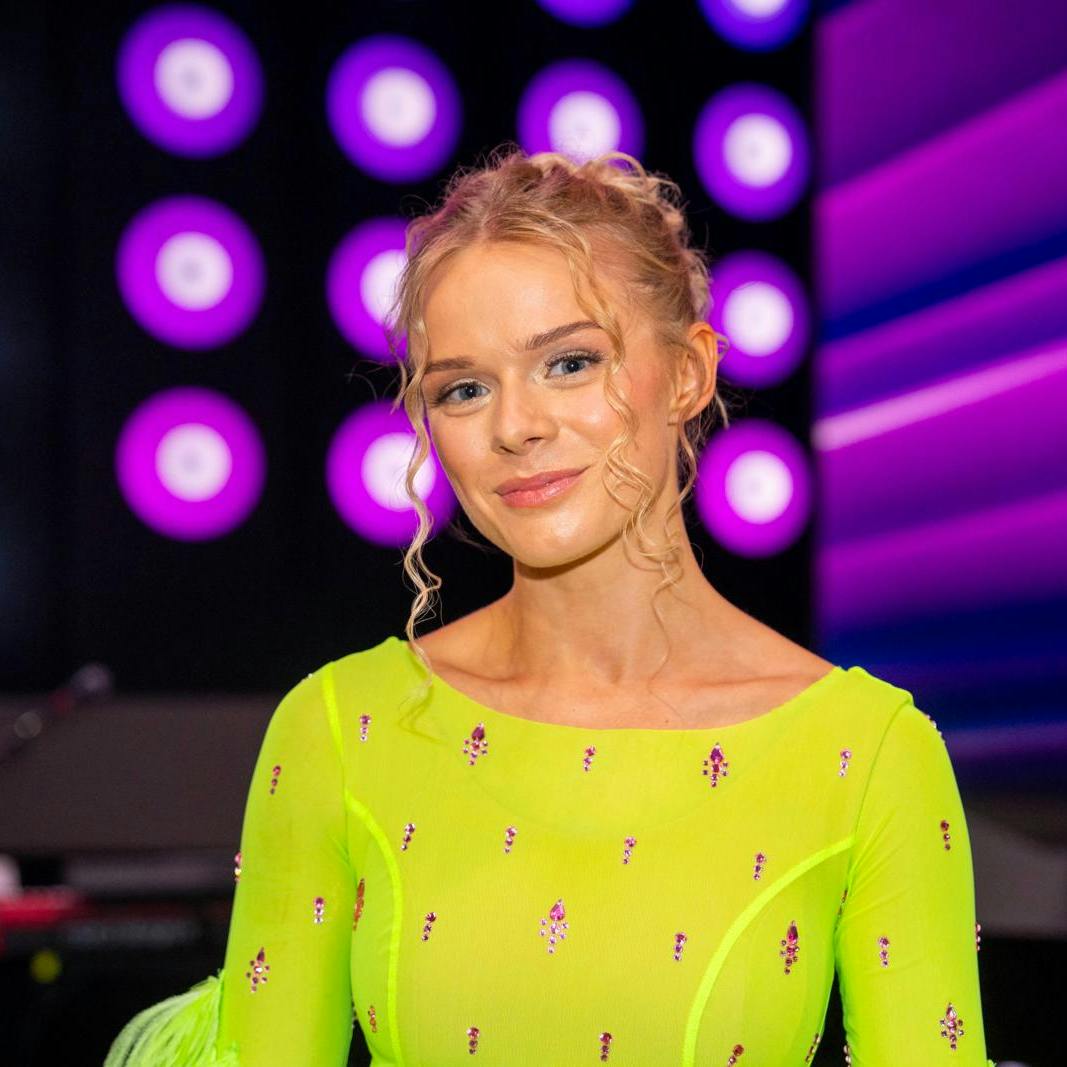 Efter bruddet med Sebastian Bull skifter Asta Björk nu de midlertidige rammer hos familien ud med sit eget hjem.