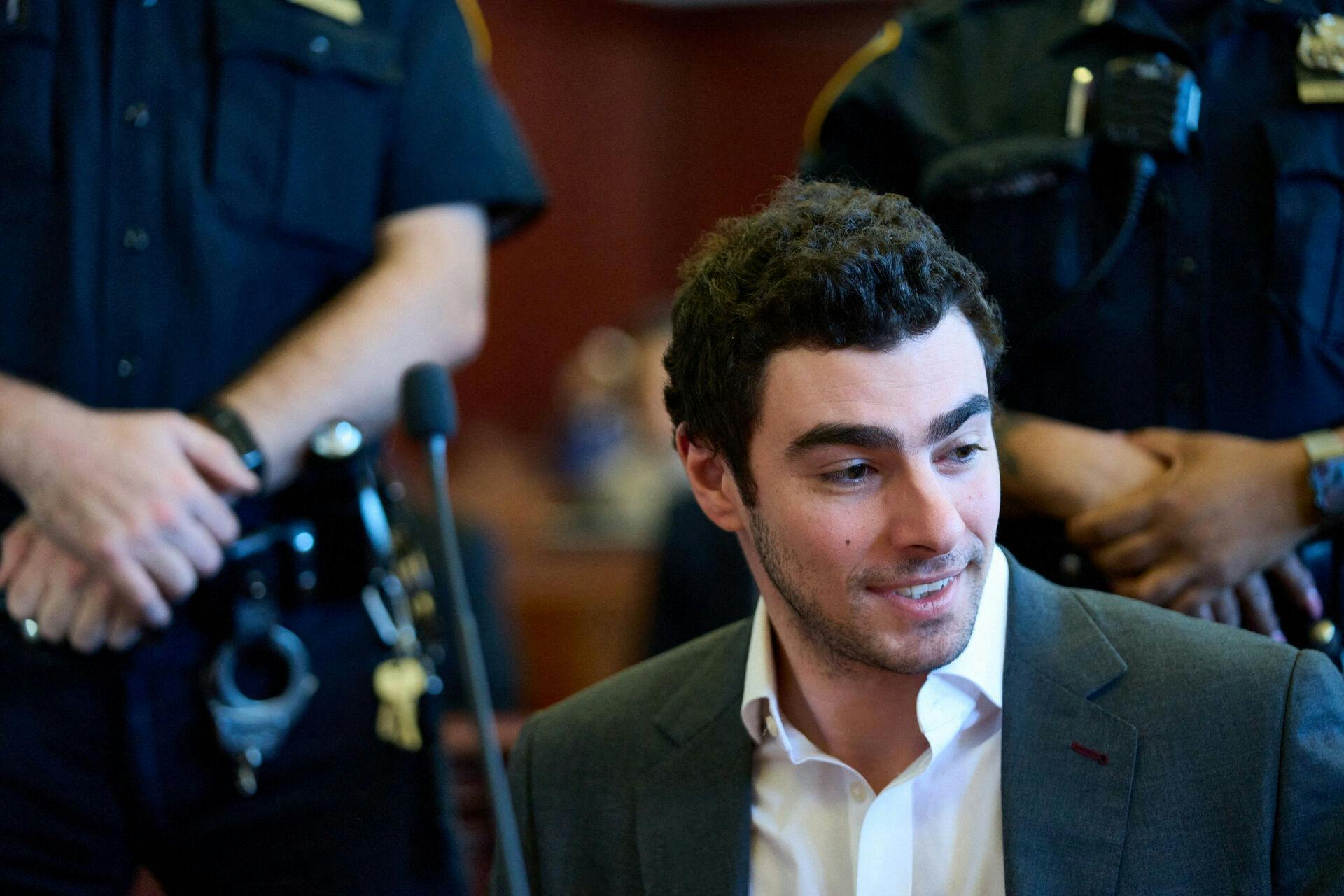 Luigi Mangione ses her ved et retsmøde 16. december sidste år.