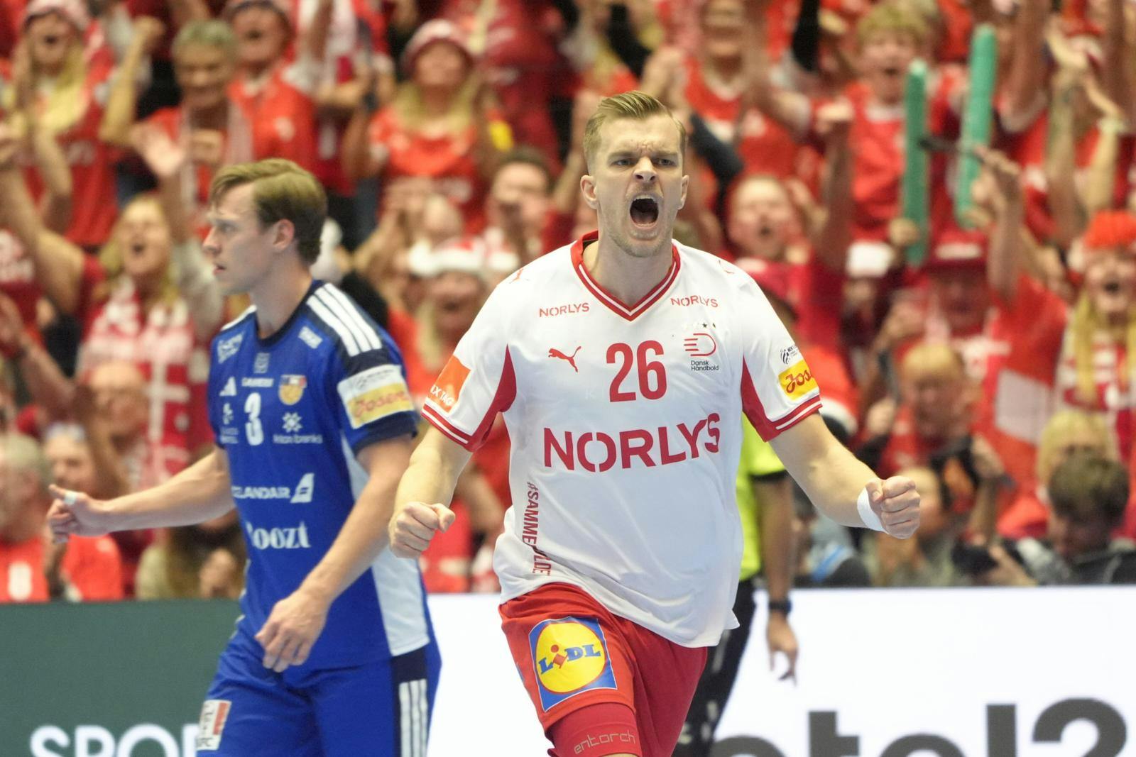 Johan Hansen indtog en nøglerolle med flere scoringer, da Danmark besejrede Island.