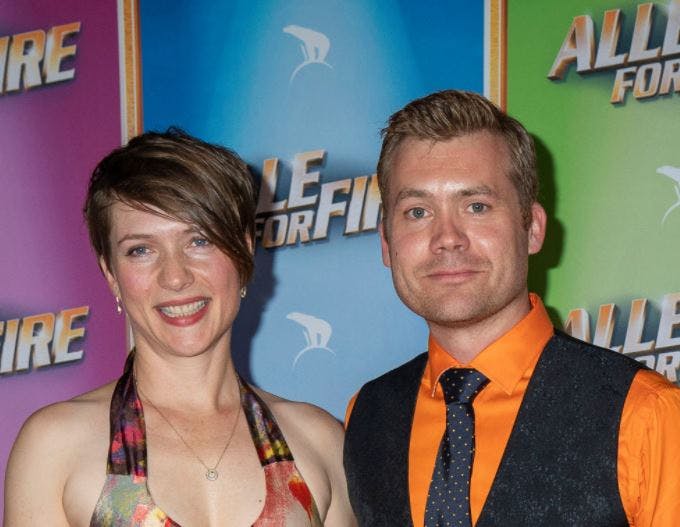 Så er det op på hesten igen. Sara og Rasmus Heide Ejersbo får adgang til både ridehal og ridebane i deres kommende hjem.