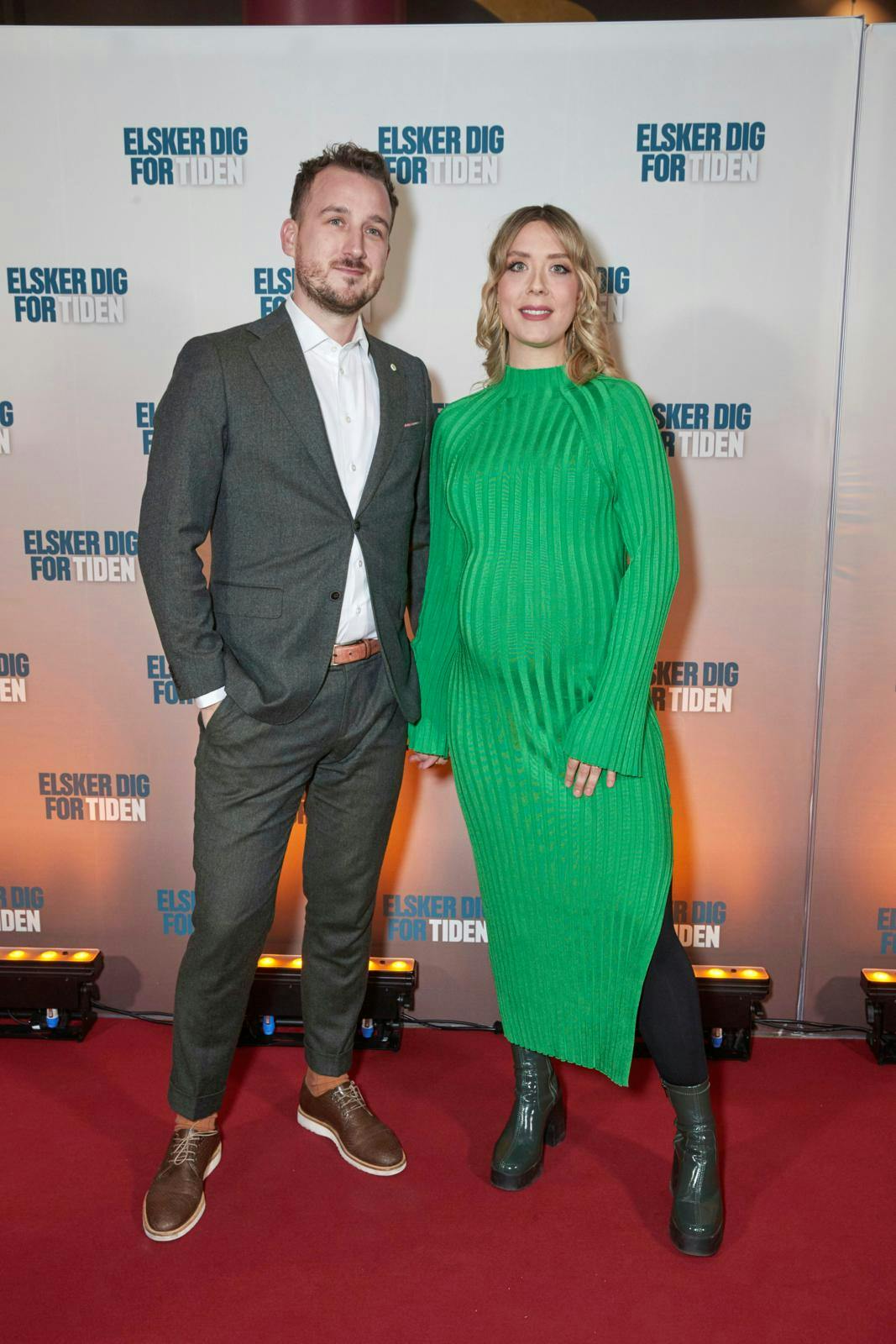 I december 2022 dukkede de op sammen på den røde løber. Her havde de været kærester i syv år, lød det fra parret, der dengang ventede deres første barn. Det kom til verden året efter.