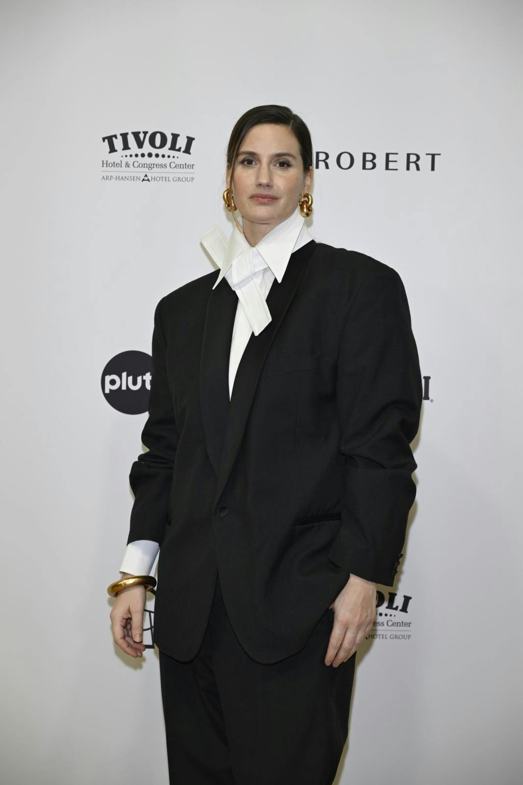 Skuespilleren valgte et bæredygtigt genbrugssæt til aftenens store begivenhed. Og mens mor er til fest, bliver den tre måneder gamle datter passet af far og bedstemor på hotellet.