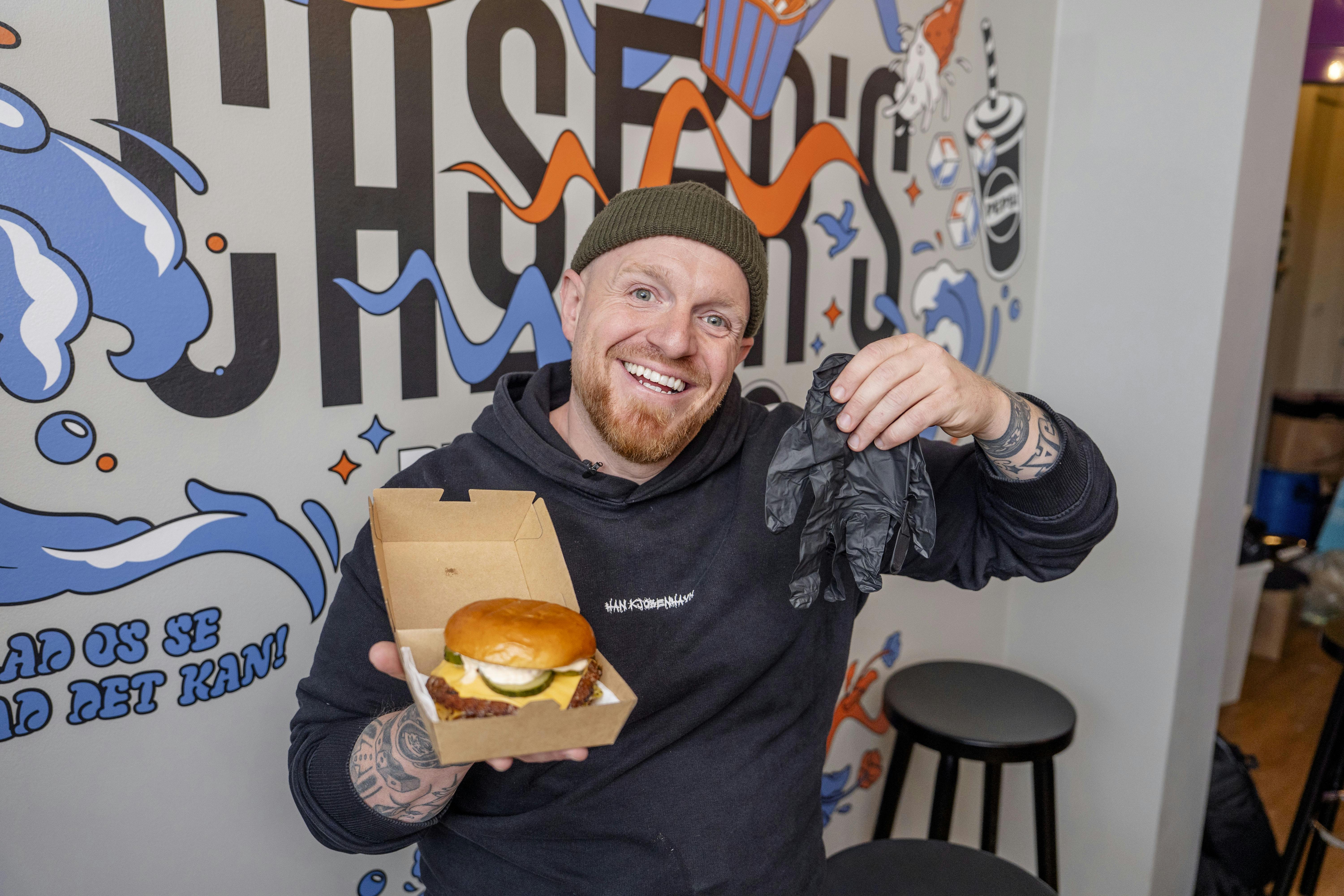 Det var med store ambitioner, at Casper Drømme åbnede sine burgerforretninger. Nu skrider han fra ledelsen.