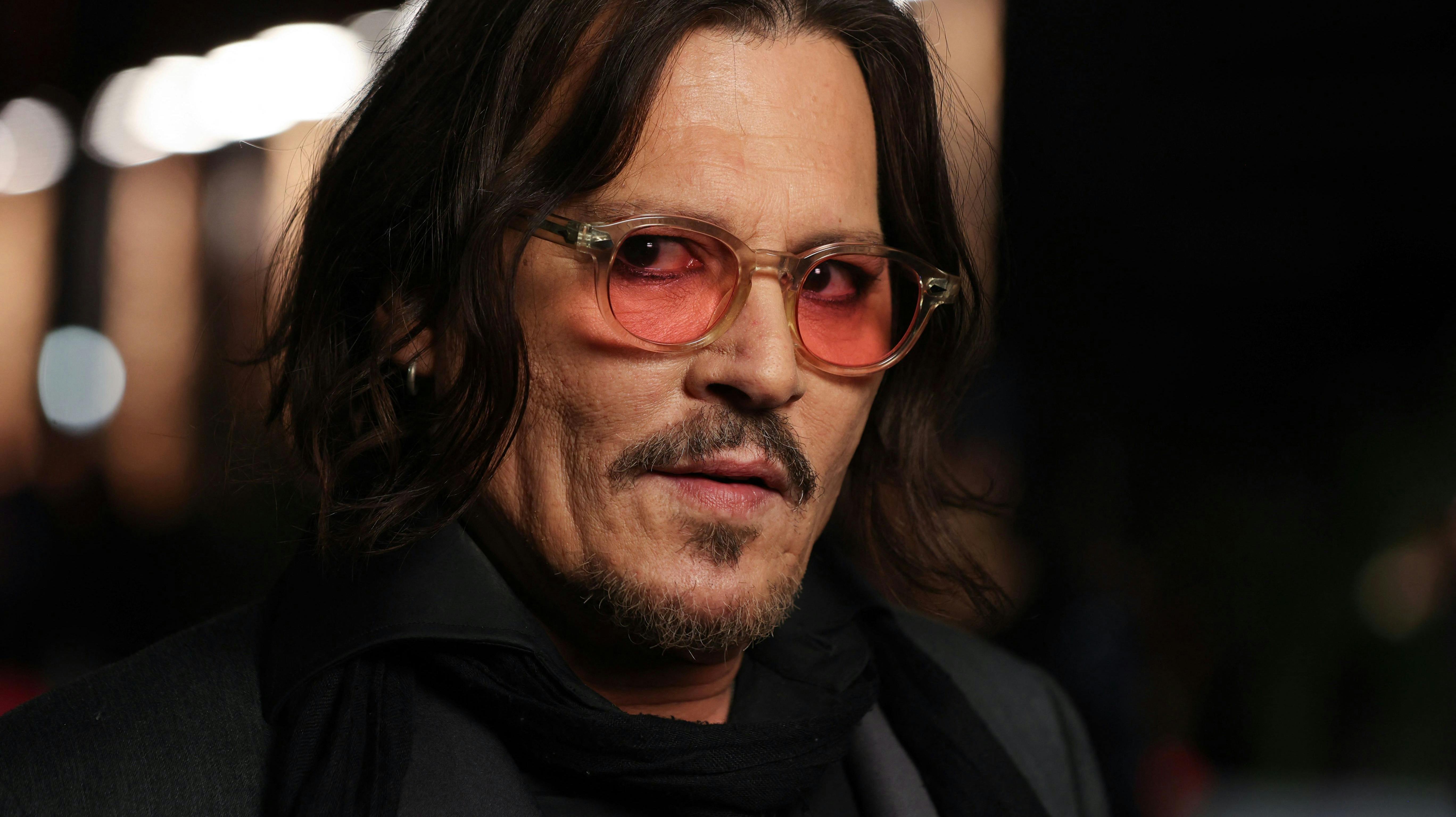 Filmstjernen Johnny Depp er næsten ikke til at kende efter en makeover til filmen "Ebenezer: A Christmas Carol".