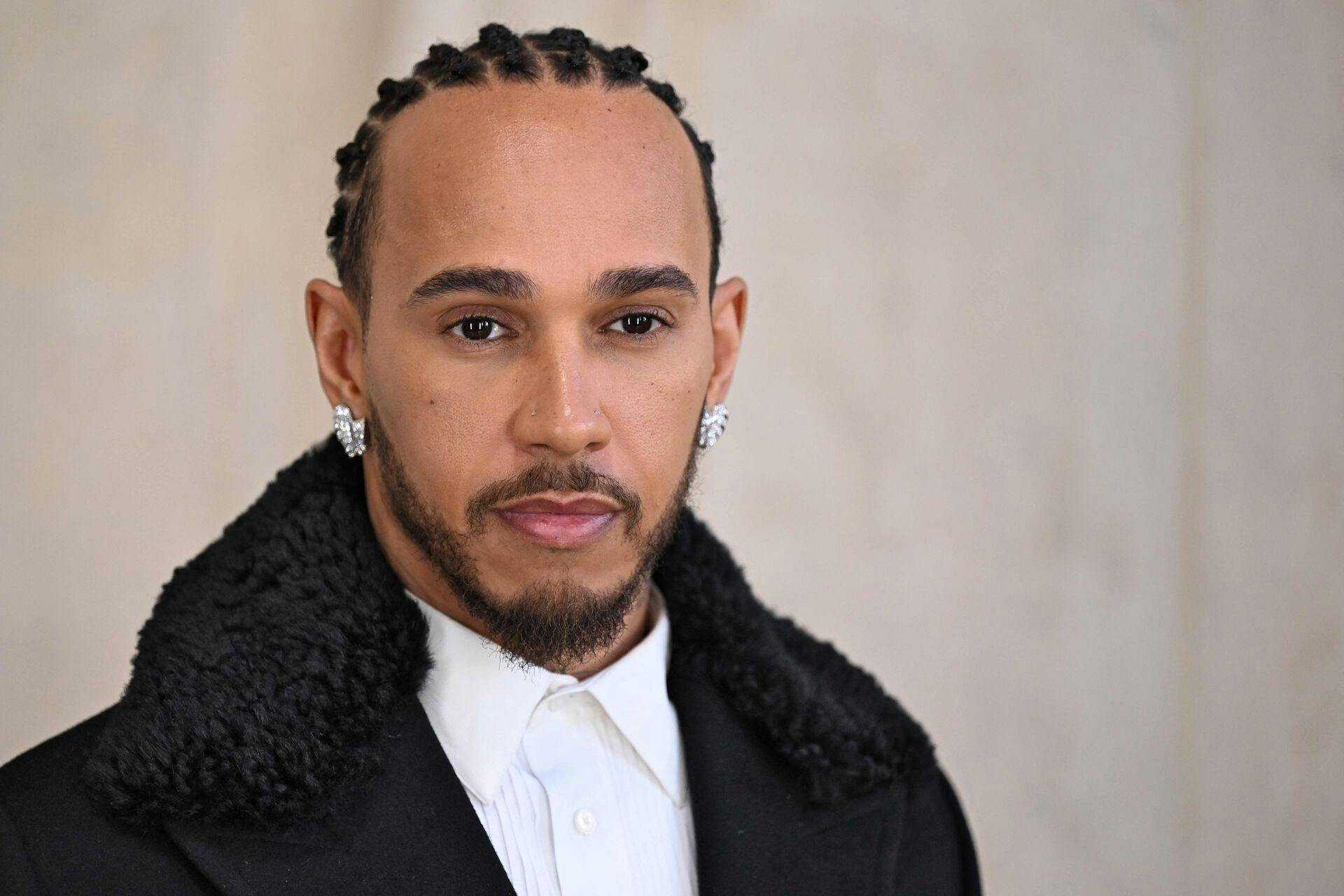 British formula one driver Lewis Hamilton poses for a photocall ahead of the Dior Menswear Ready-to-wear Fall-Winter 2026/2027 collection as part of the Men Paris Fashion Week in Paris on January 21, 2026. (Photo by Blanca CRUZ / AFP)