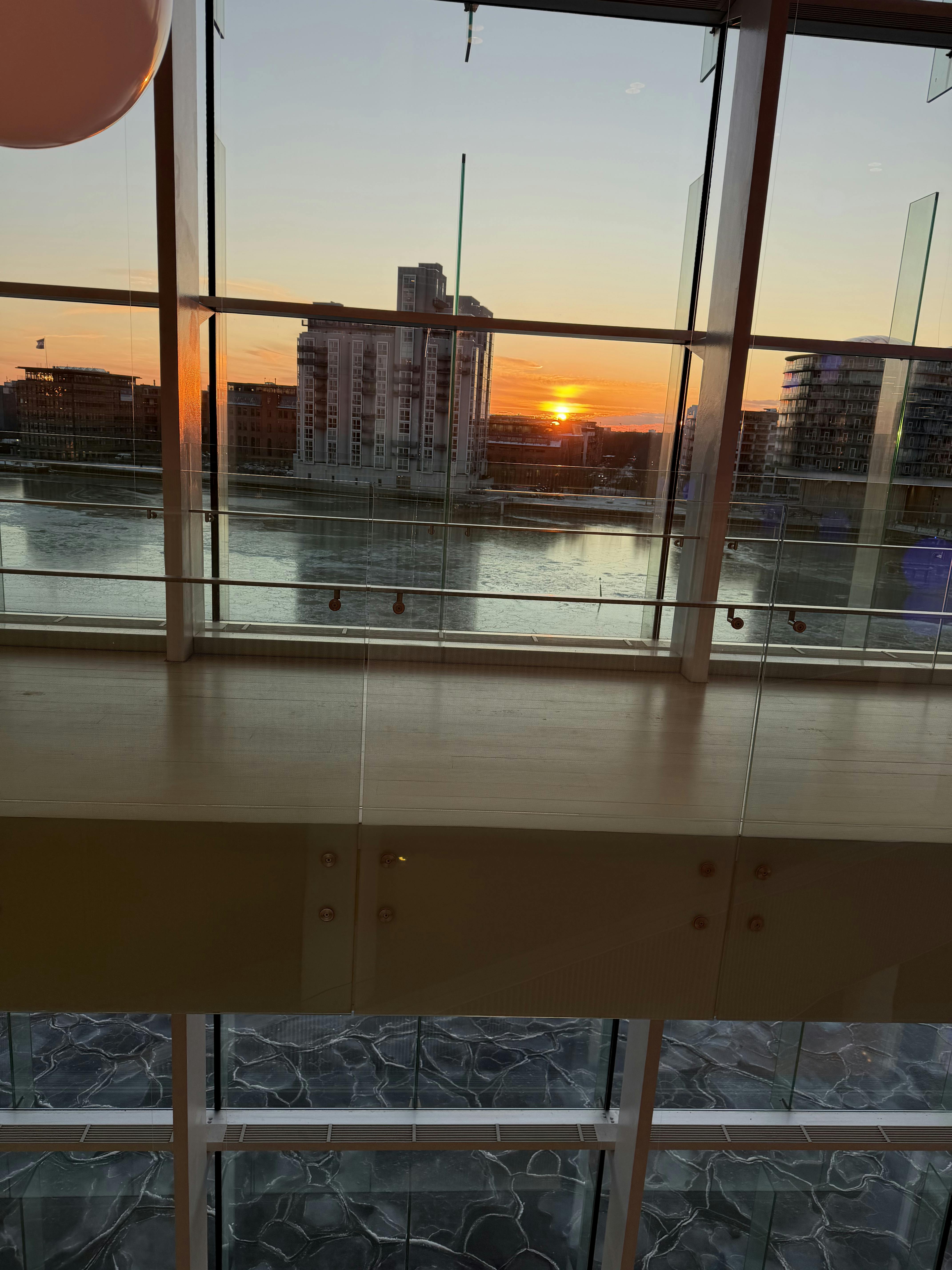 Sådan så det mandag morgen ud i København, hvor havnebusserne måtte vige for isen.