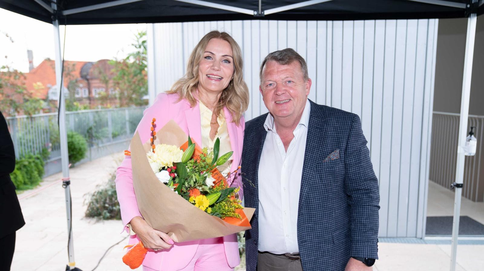 De ligner to gode kolleger, men bag facaden raser stadig en krig, der nu får den tidligere statsminister til at lange hårdt ud efter blandt andre Lars Løkke Rasmussen.