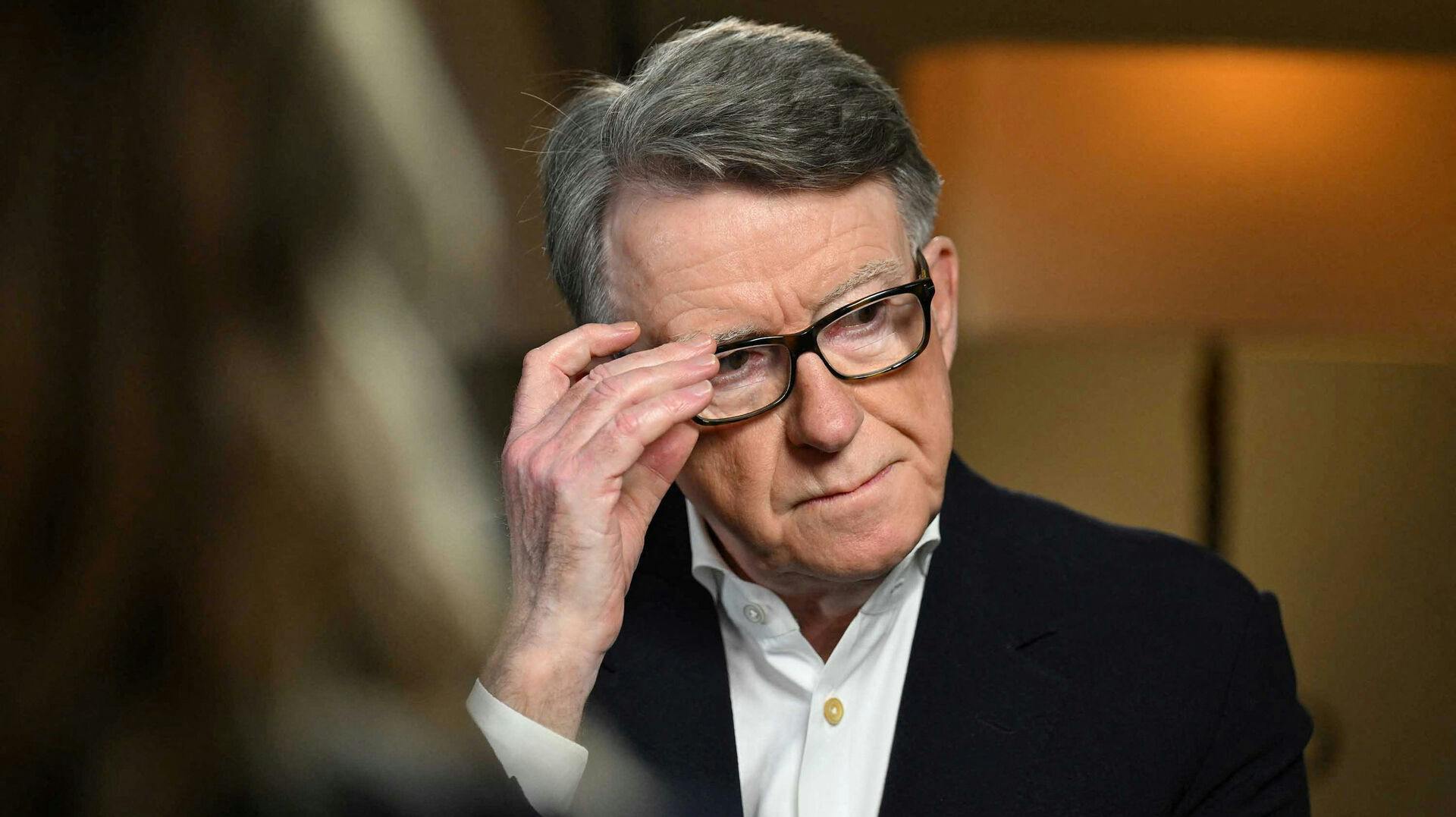 Peter Mandelson skulle angiveligt have lækket fortrolige oplysninger til Jeffrey Epstein.