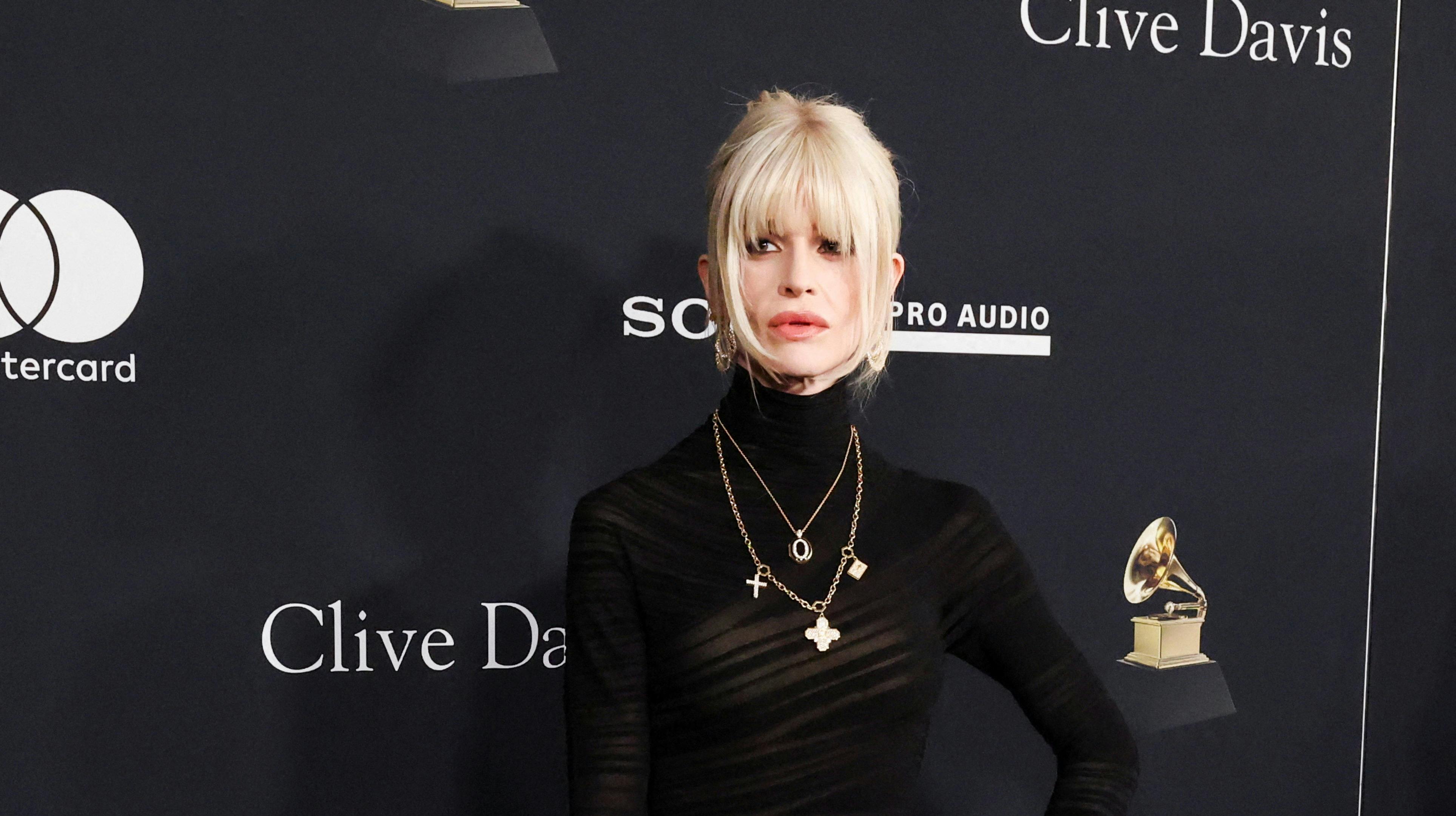 Kelly Osbourne kæmpede med tårerne, da hendes far blev hyldet fra scenen.