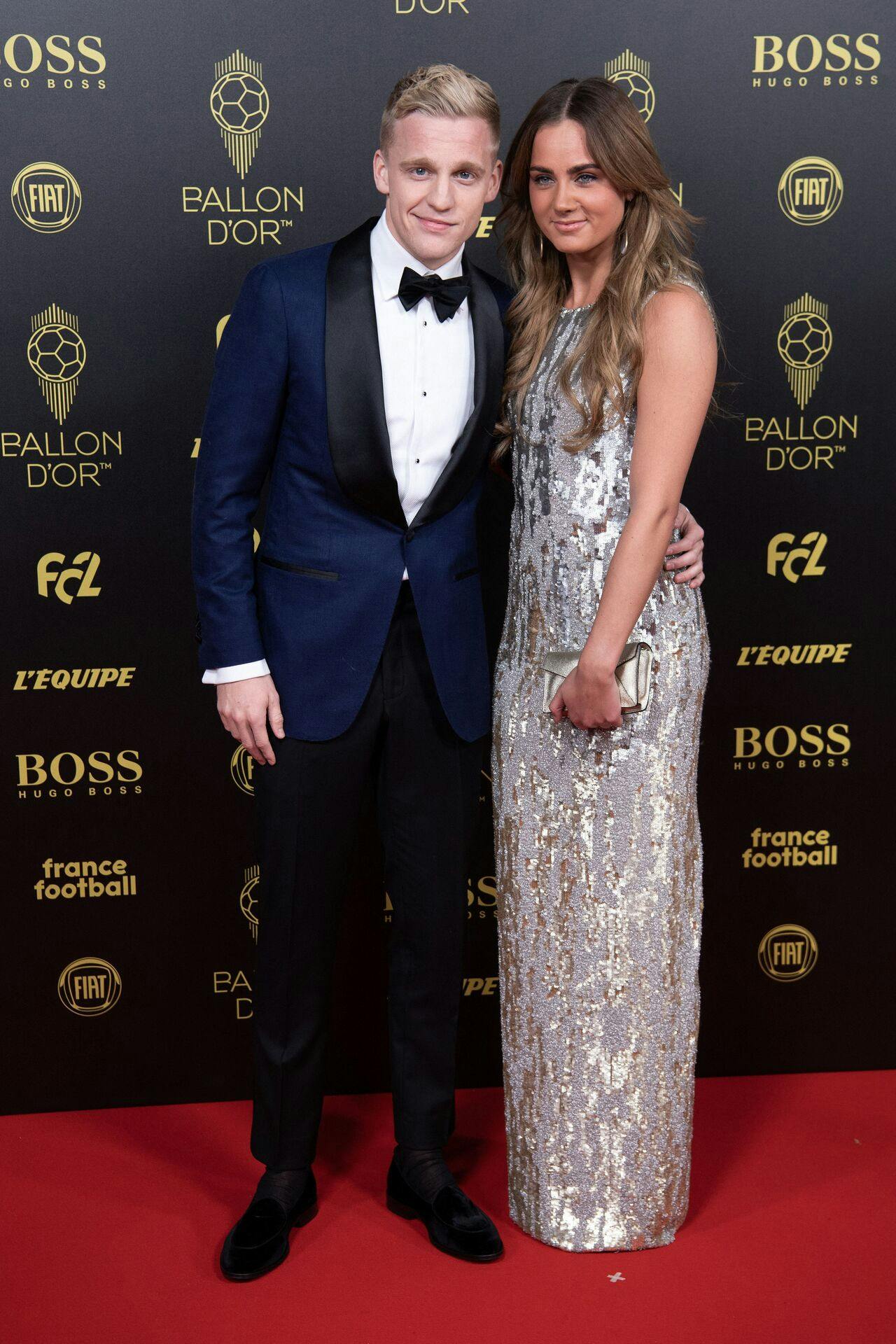 Fodboldstjernen Donny van de Beek har været en tur på knæ foran kæresten, Estelle Bergkamp. Og heldigvis sagde kendisdatteren "ja".