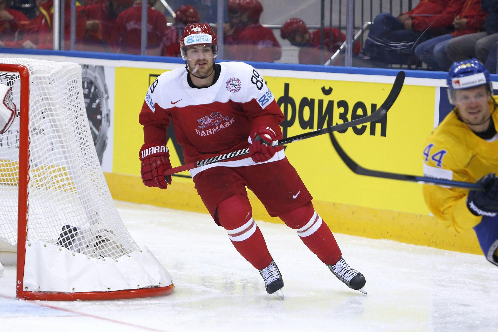 Mikkel Bødker spillede i flere år på det danske landshold i ishockey. Han spillede sit første A-VM i 2009 og nåede at være med til VM otte gange.