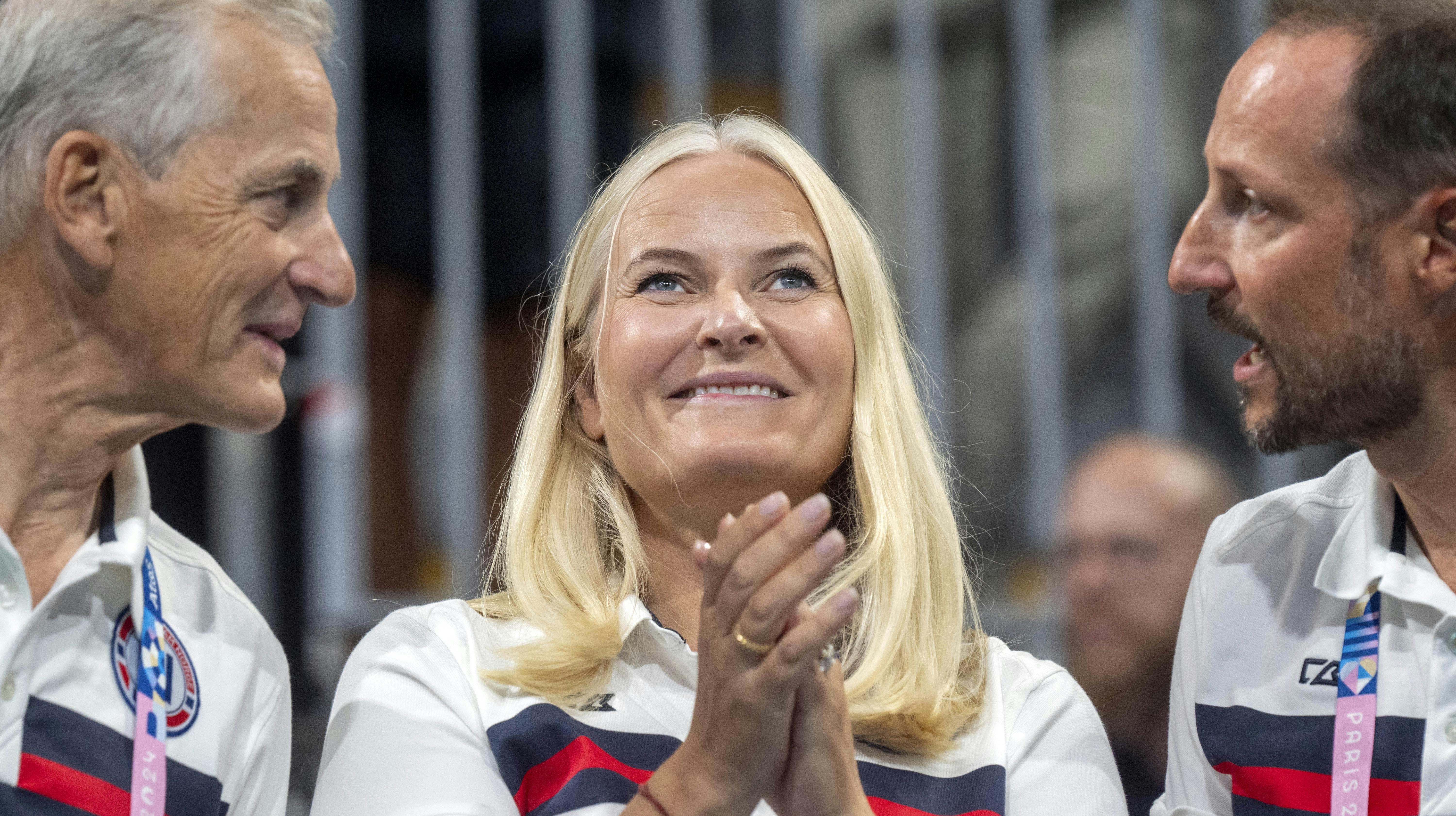 Fire organisationer kræver nu en redegørelse fra det norske kongehus, efter de nye oplysninger om kronprinsesse Mette-Marits venskab til Jeffrey Epstein.