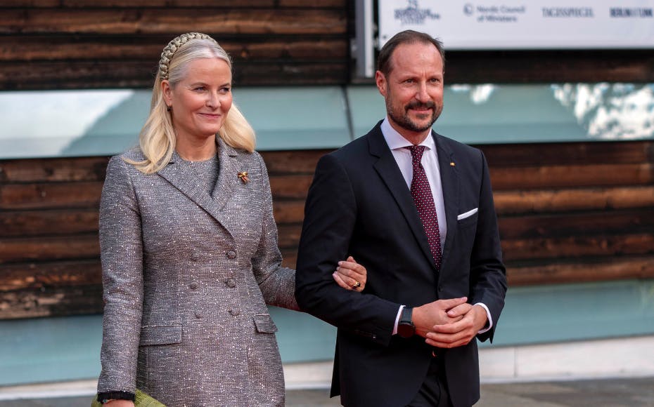 Mette-Marit kan ende i skyggen af sin mand og datter, hvis hun ikke formår at genvinde folkets gunst.